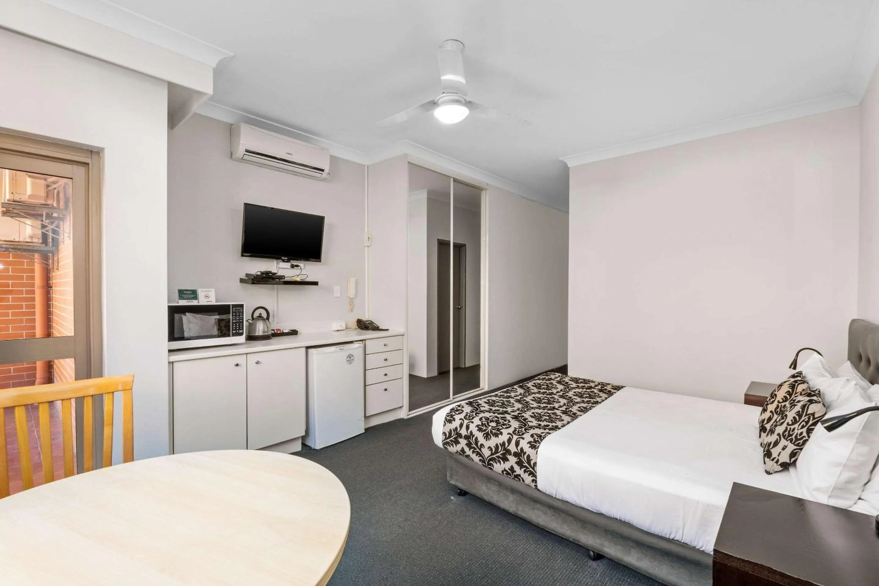 Photo of the whole room in Quality Apartments Camperdown