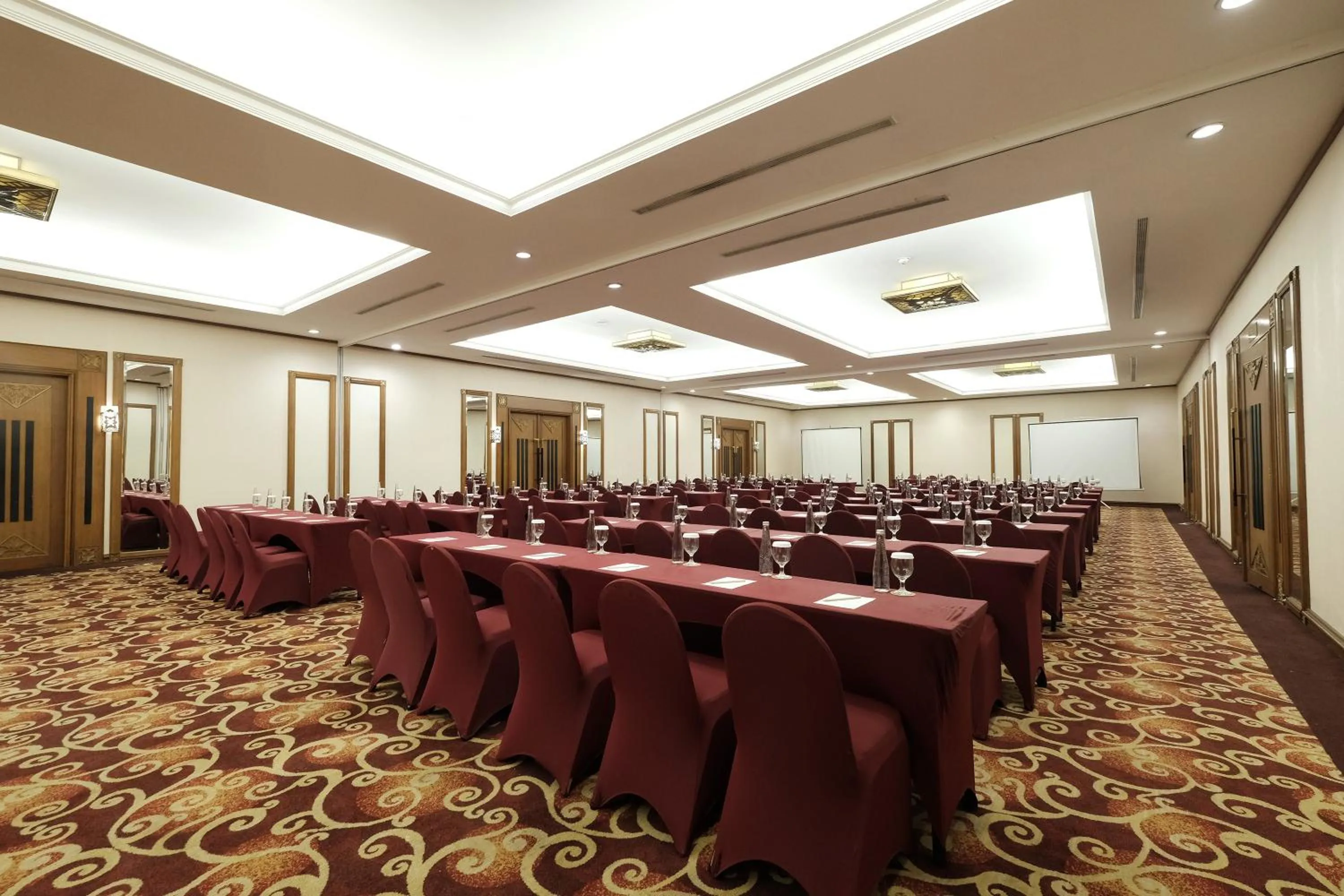 Meeting/conference room in Loman Park Hotel Yogyakarta