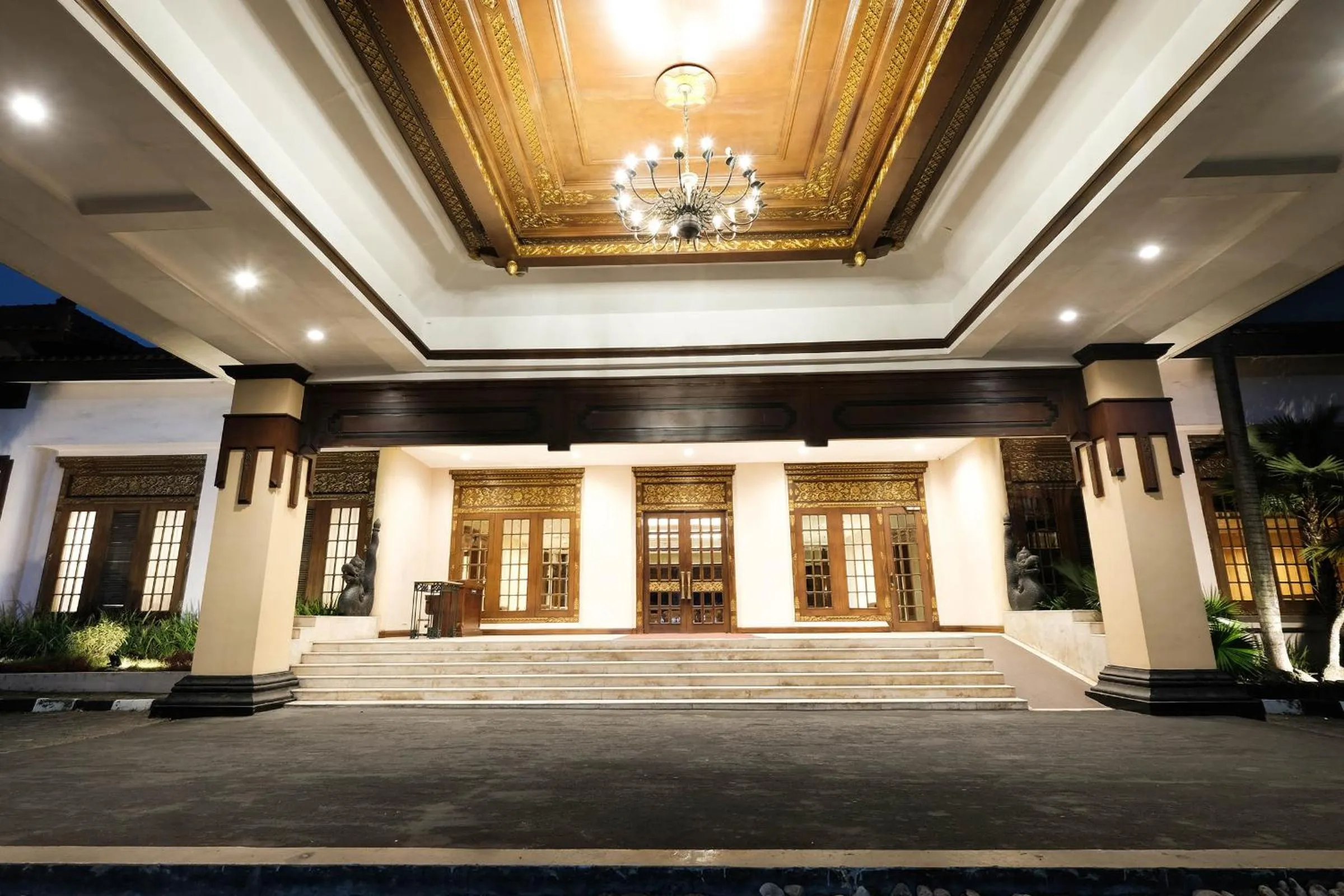 Property building in Loman Park Hotel Yogyakarta