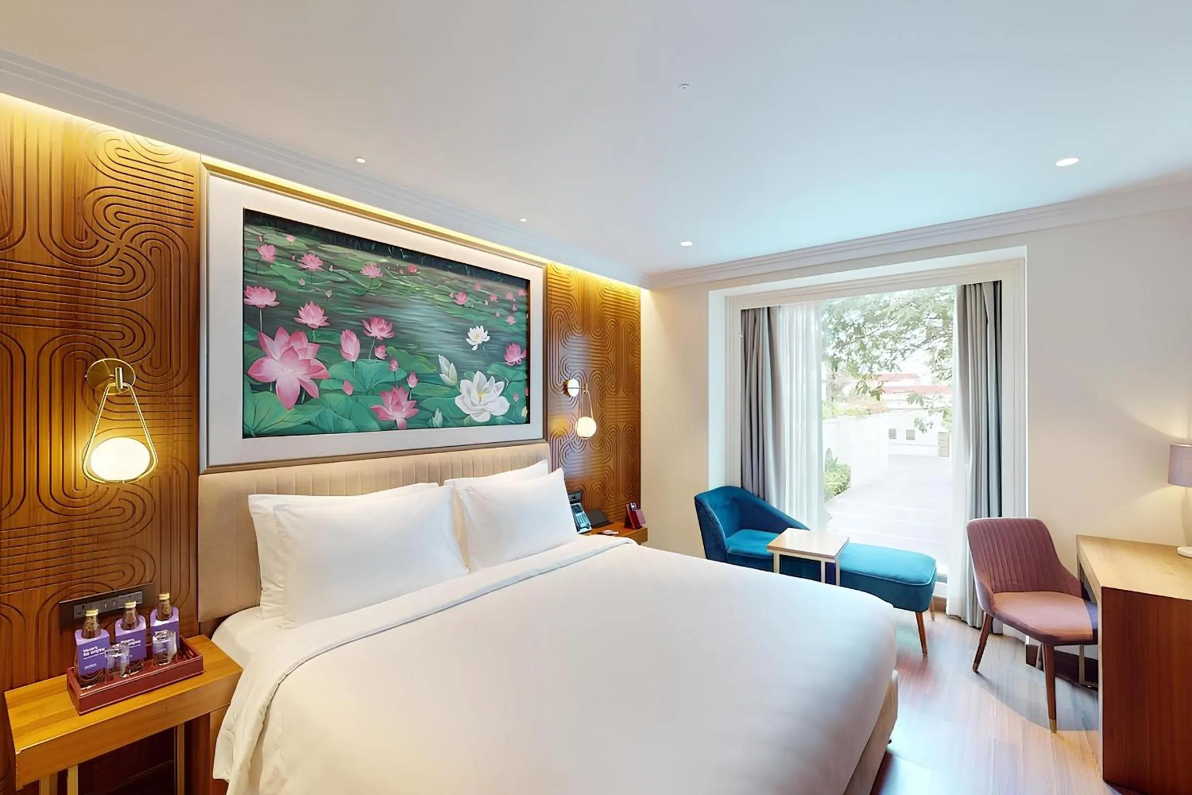 Bed in Radisson Blu Hotel & Suites GRT Chennai