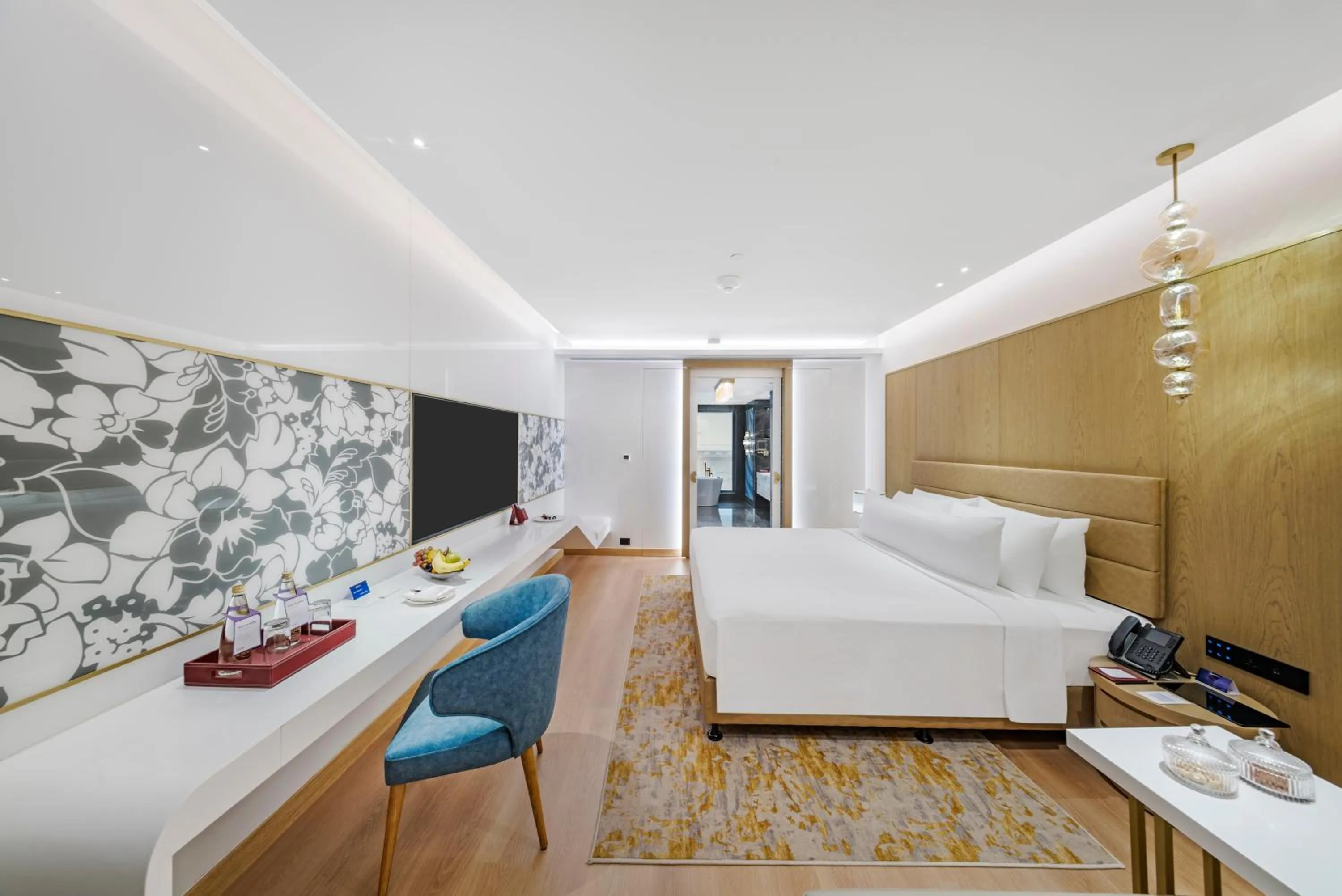 Photo of the whole room, Bed in Radisson Blu Hotel & Suites GRT Chennai