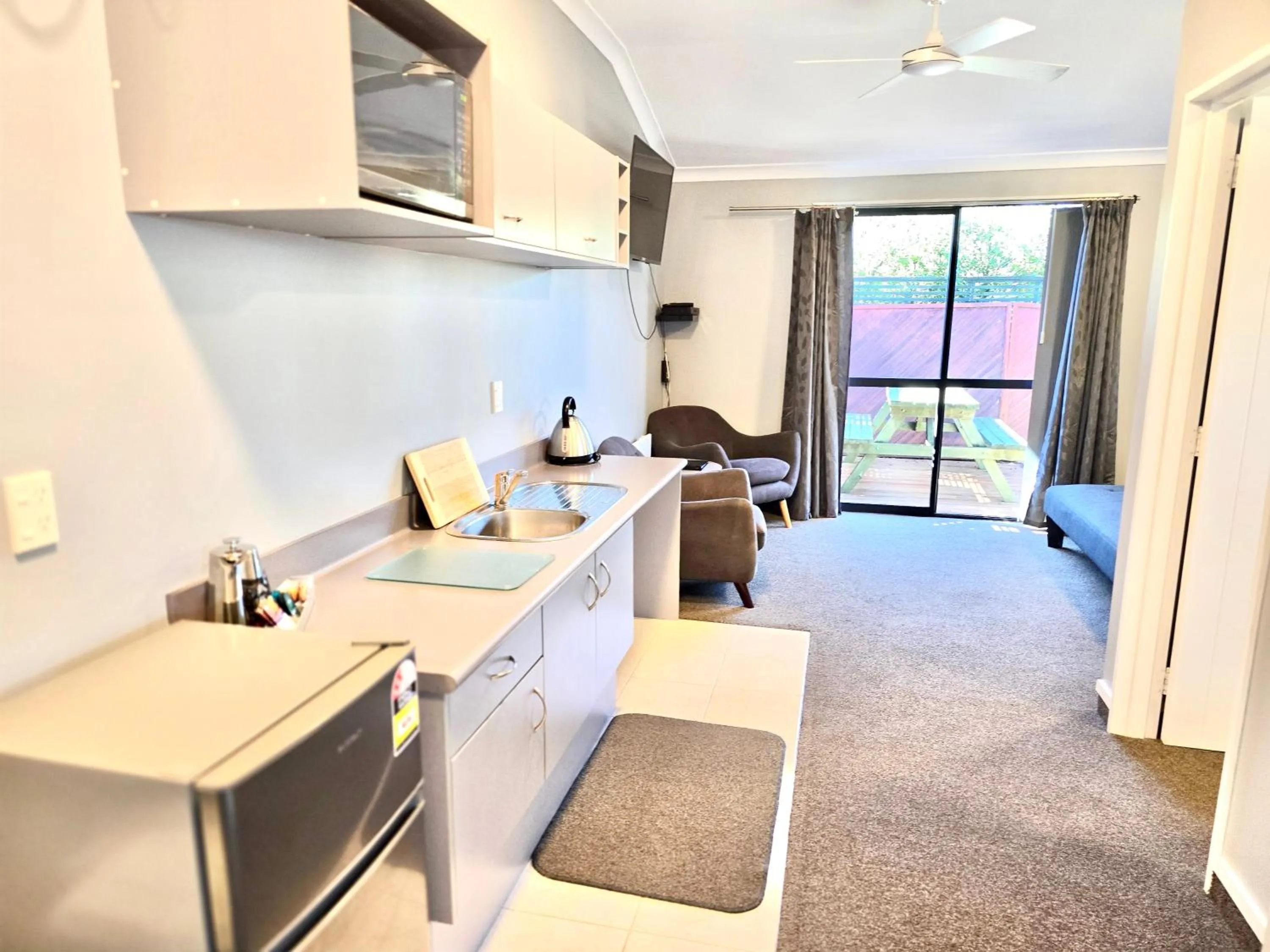 Living room in The Rocks Motel