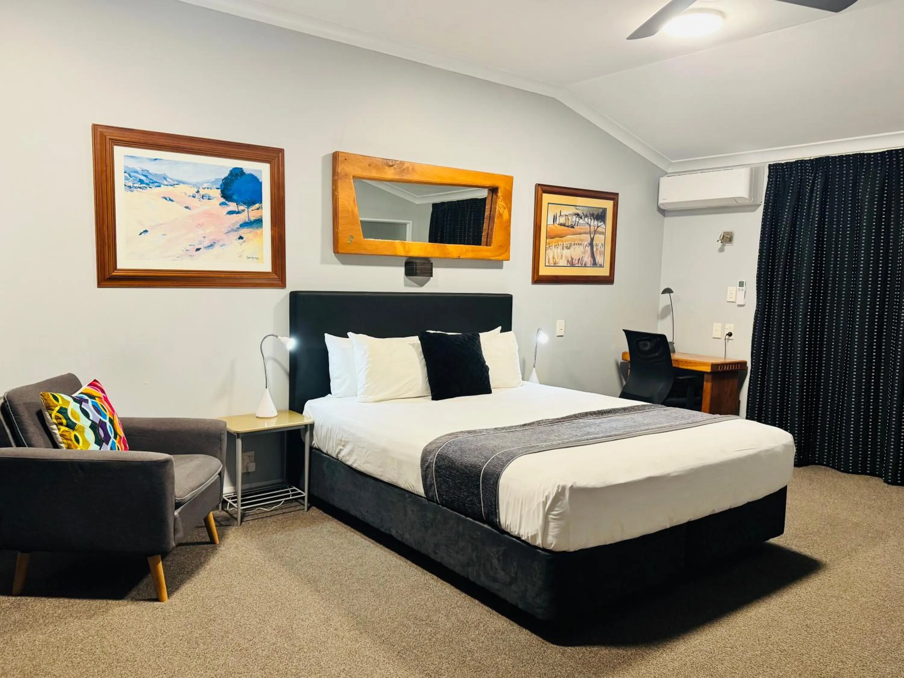 Bed in The Rocks Motel