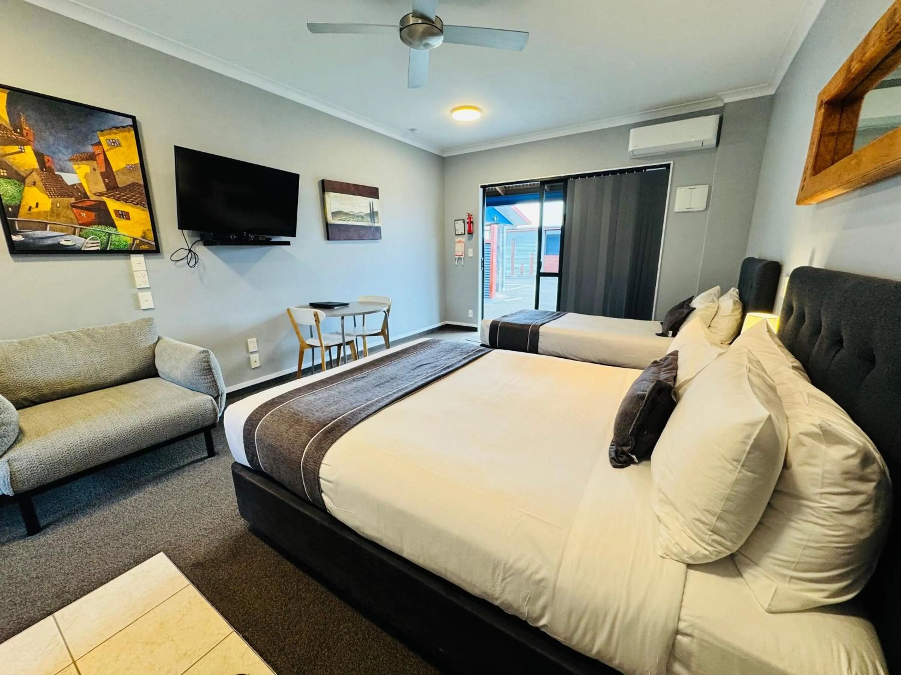 Bed in The Rocks Motel