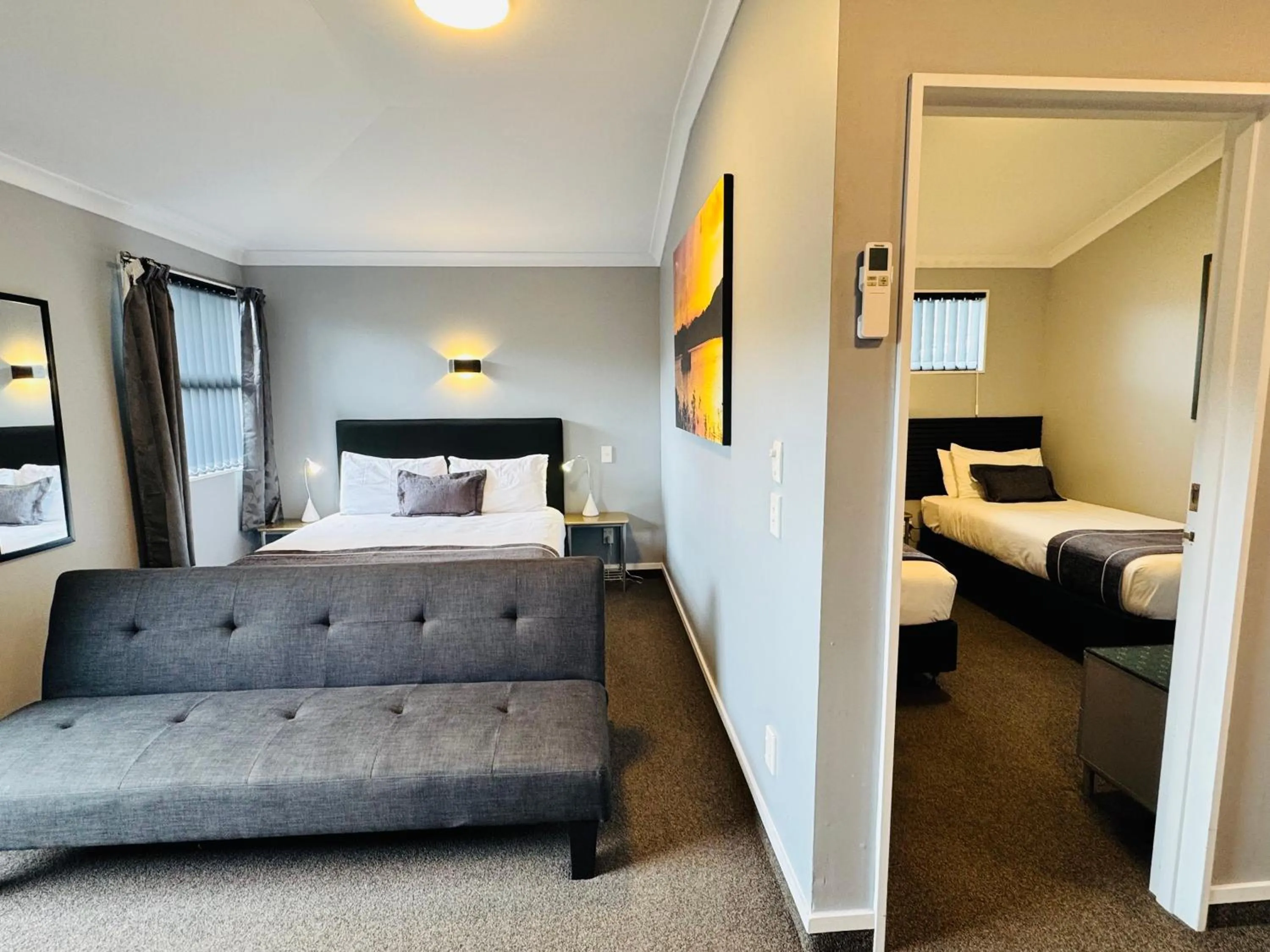 Bedroom, Bed in The Rocks Motel