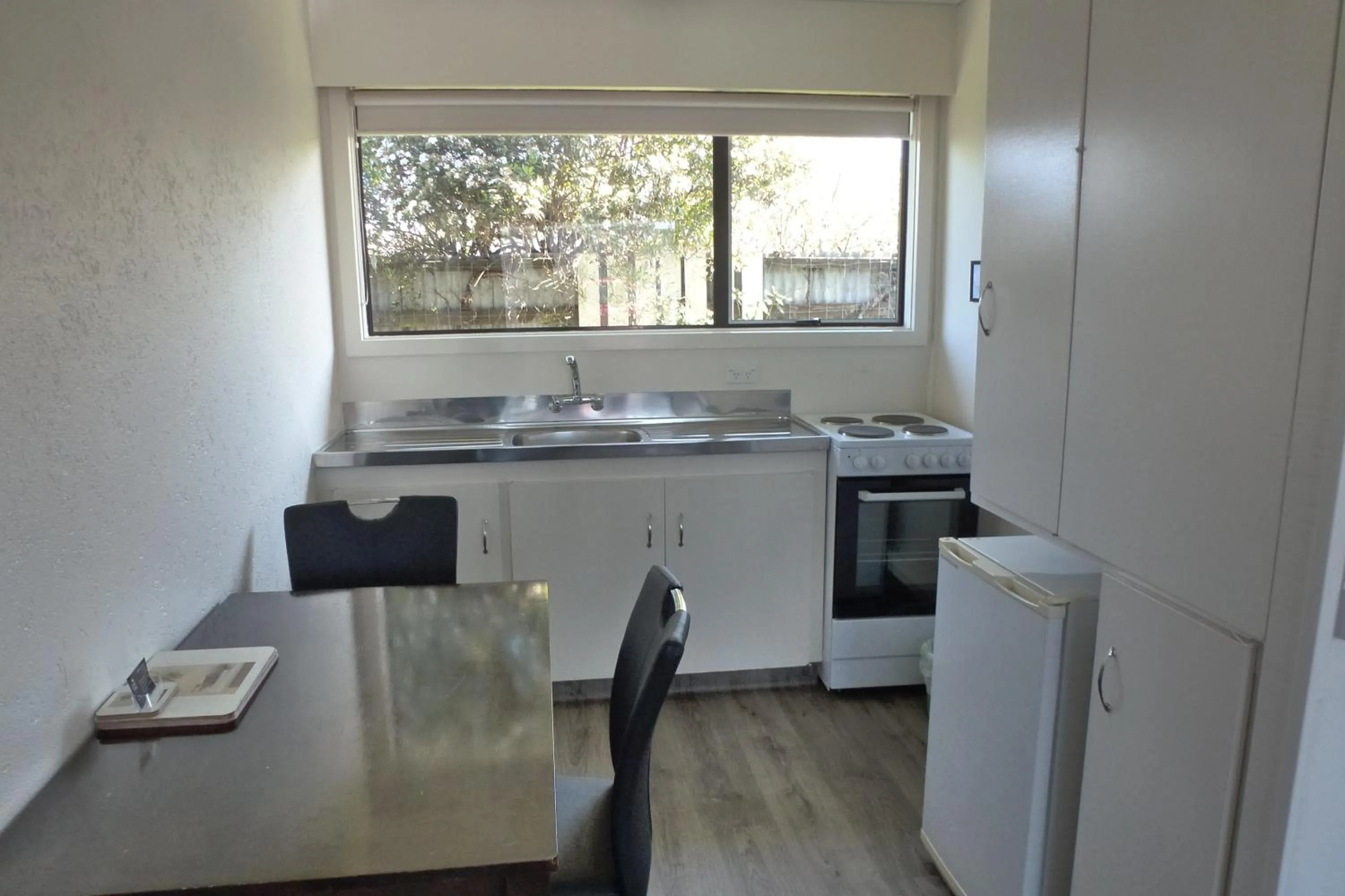 Kitchen or kitchenette in ASURE Adcroft Motel