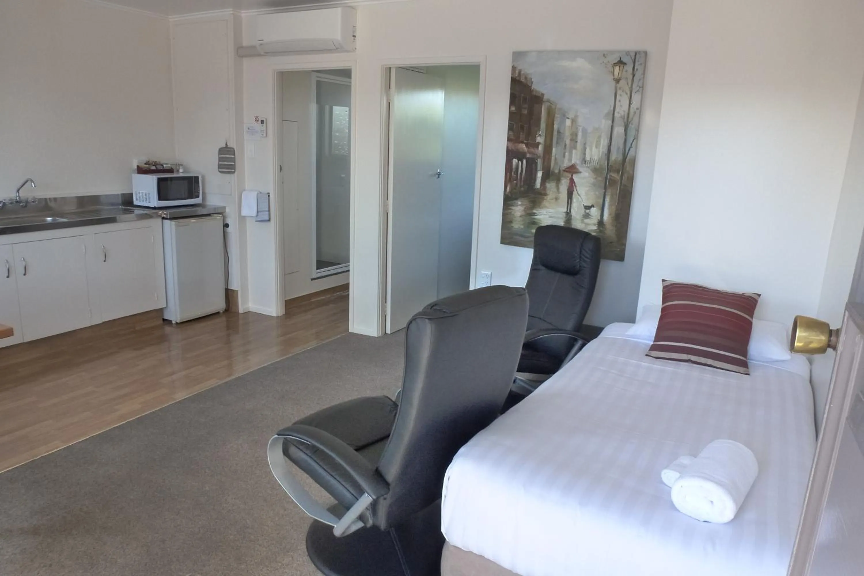 Bed in ASURE Adcroft Motel