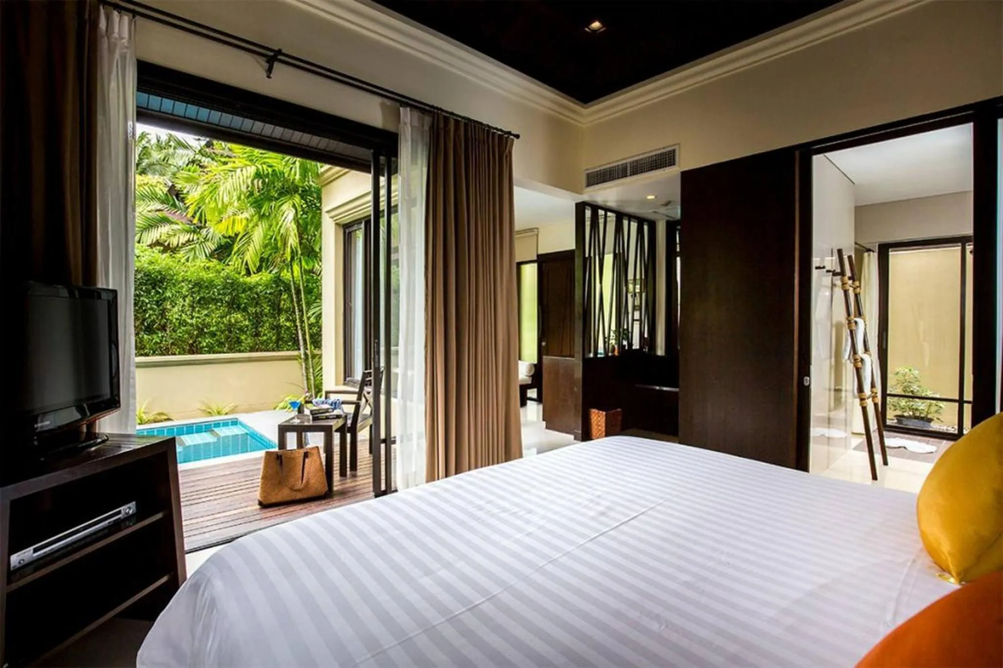 Bed in TUI BLUE The Passage Samui Pool Villas with Private Beach Resort