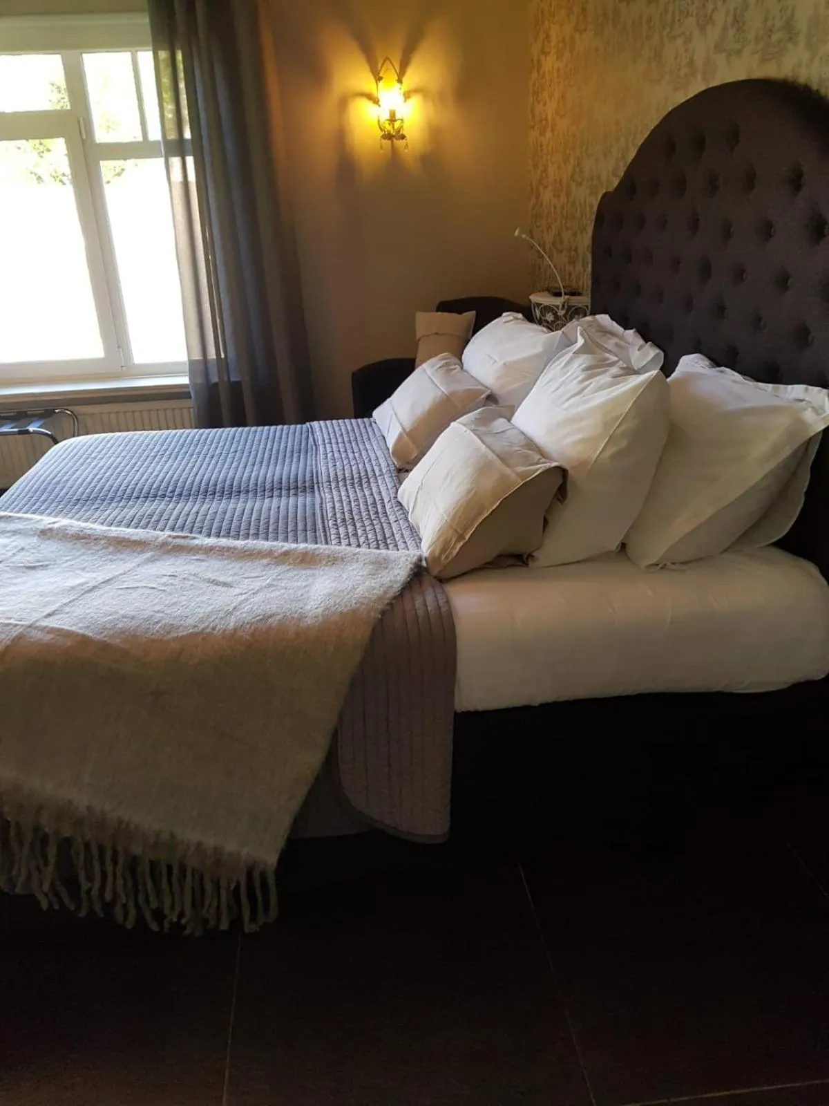 Bed in Bed and breakfast Mooi Achel