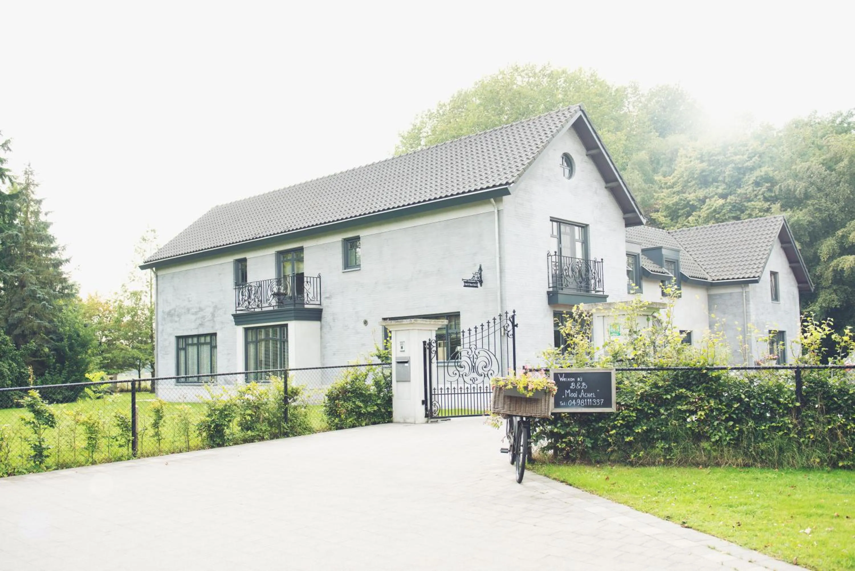 Property building in Bed and breakfast Mooi Achel