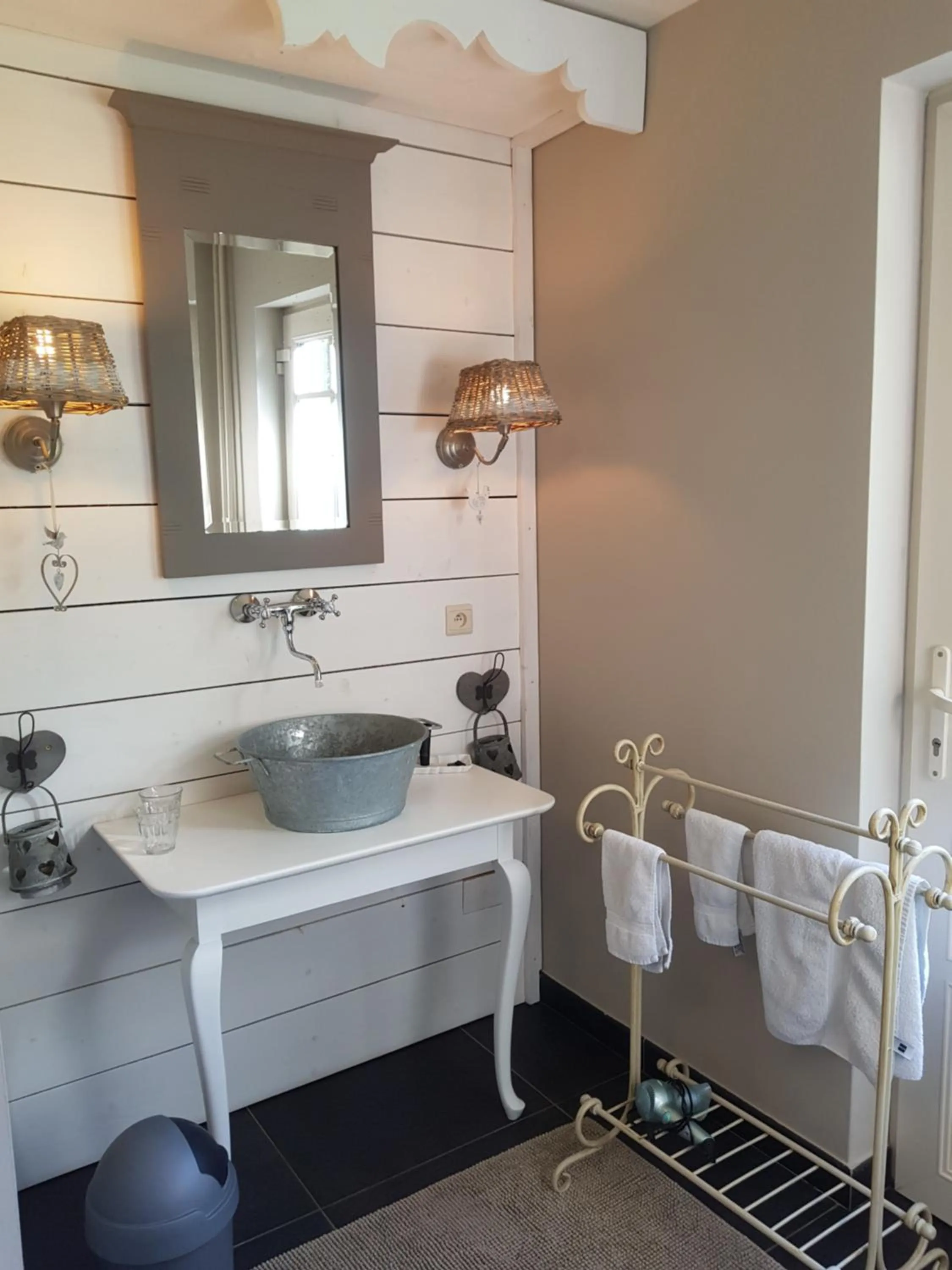 Bathroom in Bed and breakfast Mooi Achel