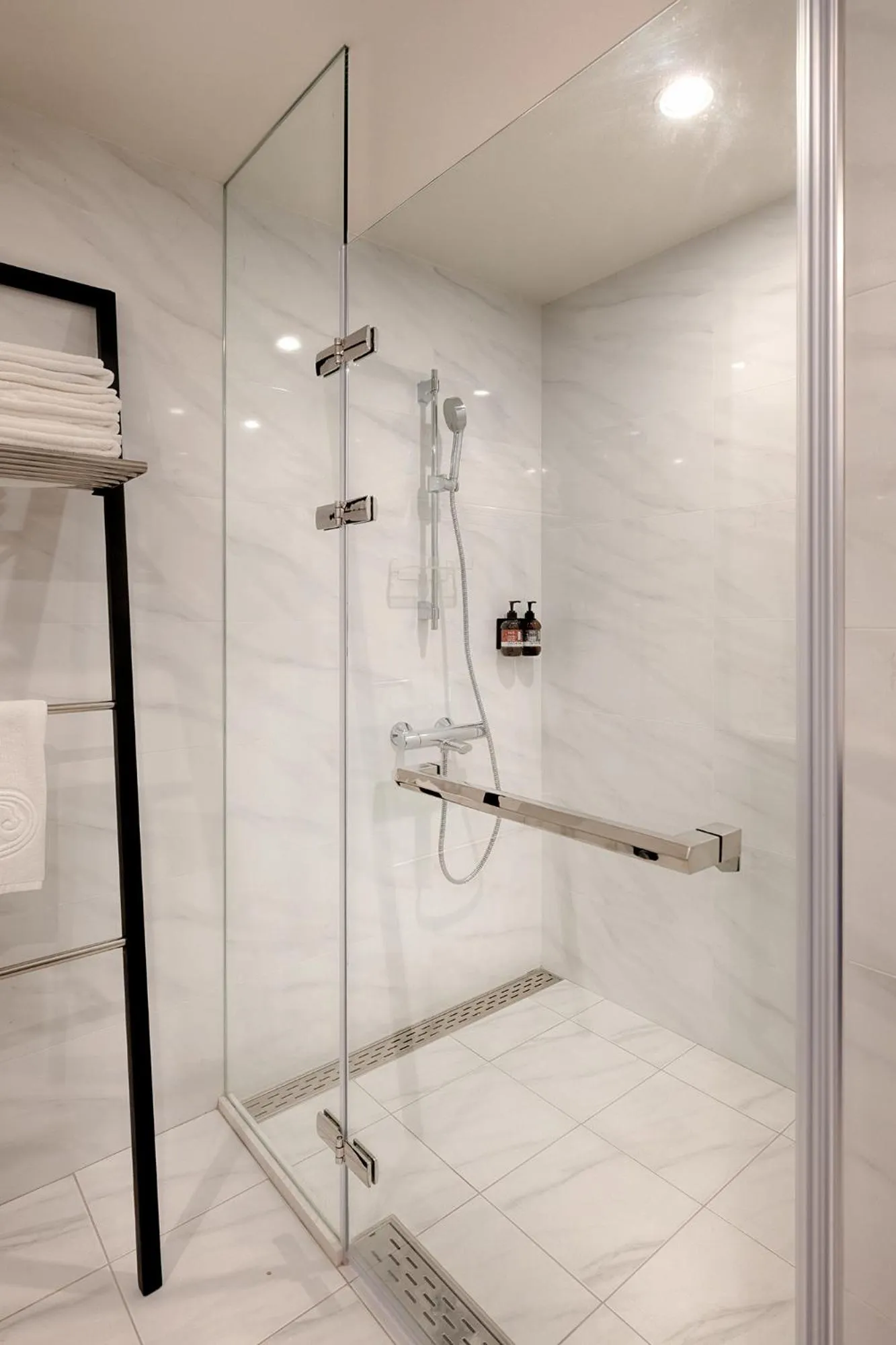Shower in Howard Plaza Hotel Hsinchu