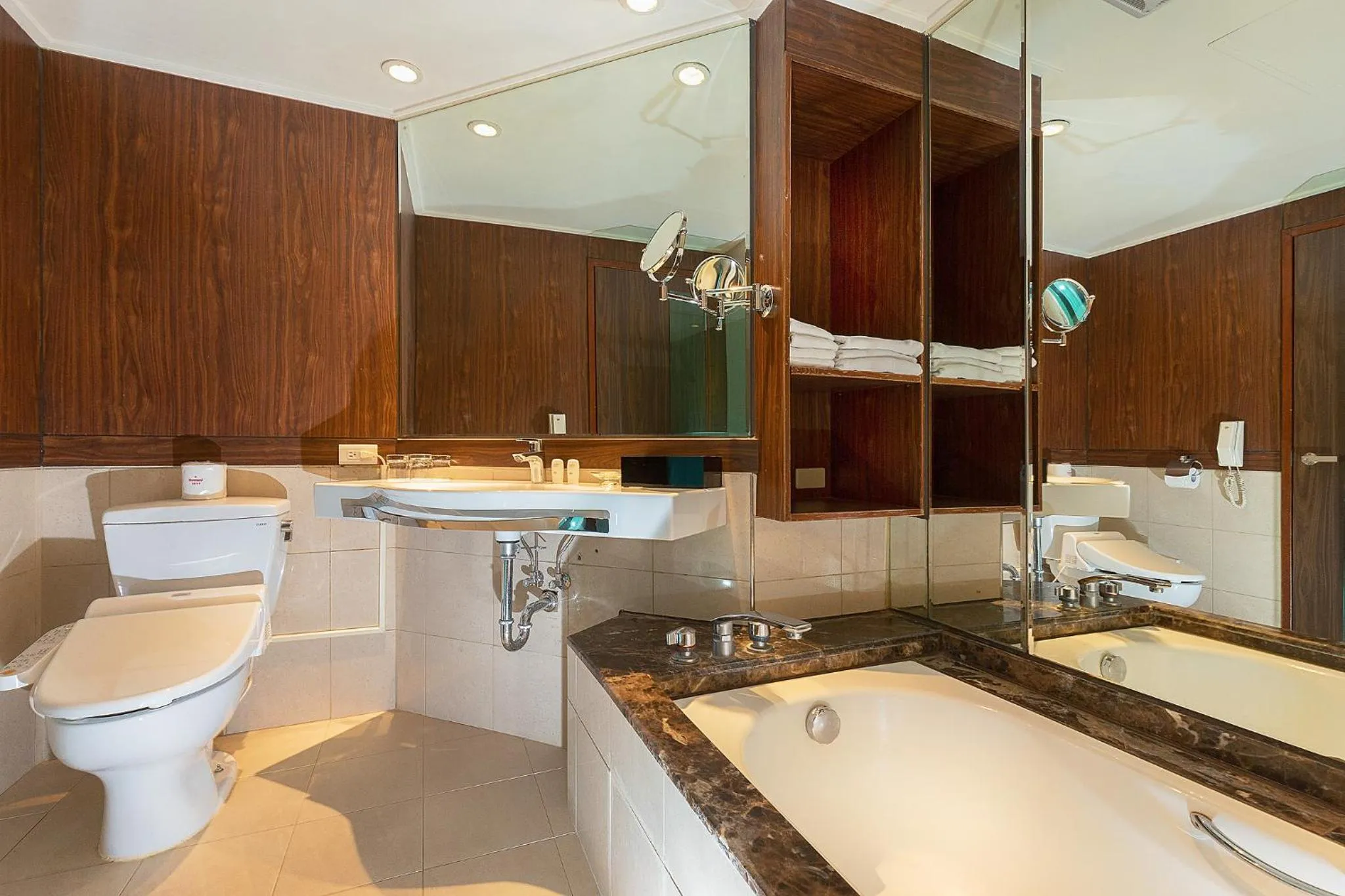 Toilet in Howard Plaza Hotel Hsinchu