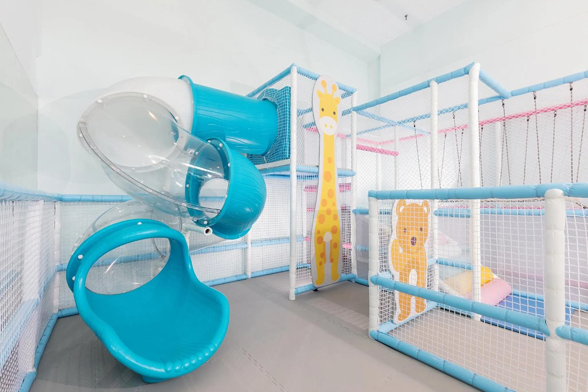 Children play ground, Bed in Howard Plaza Hotel Hsinchu