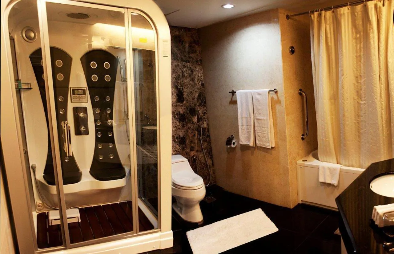 Shower in Grand Paragon Hotel Johor Bahru
