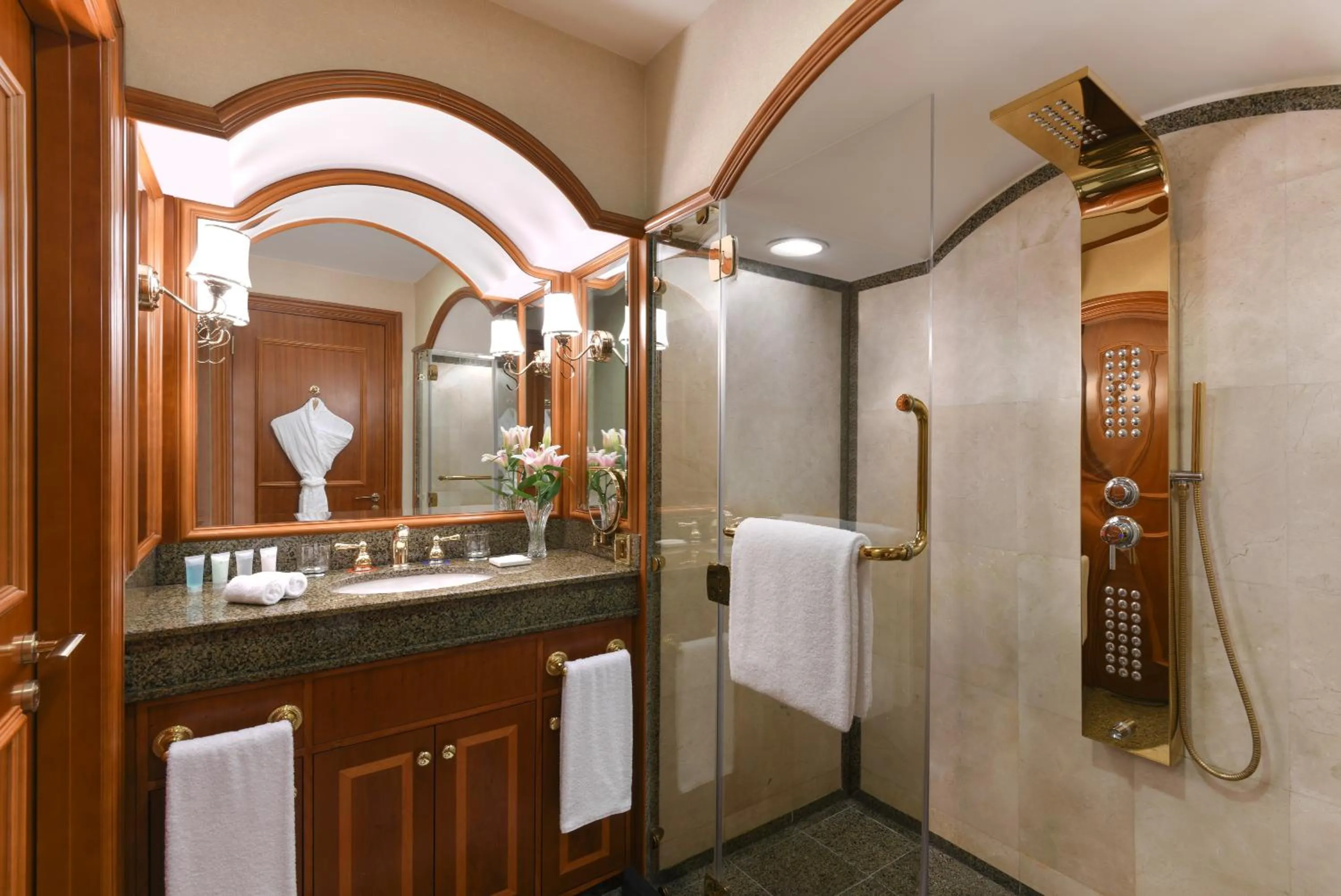 Shower in Al Aziziyah Boutique Hotel By The Torch