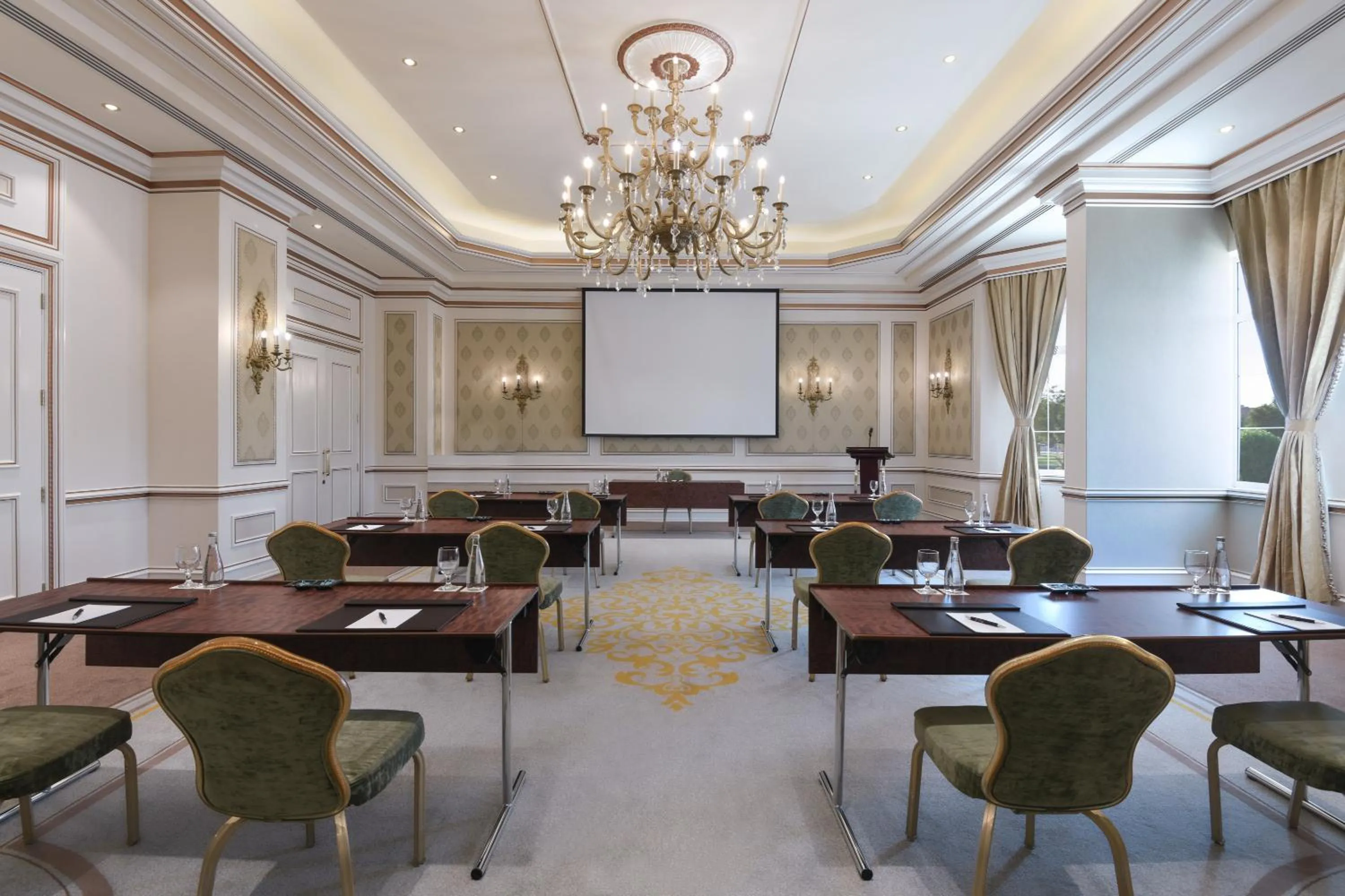 TV and multimedia in Al Aziziyah Boutique Hotel By The Torch