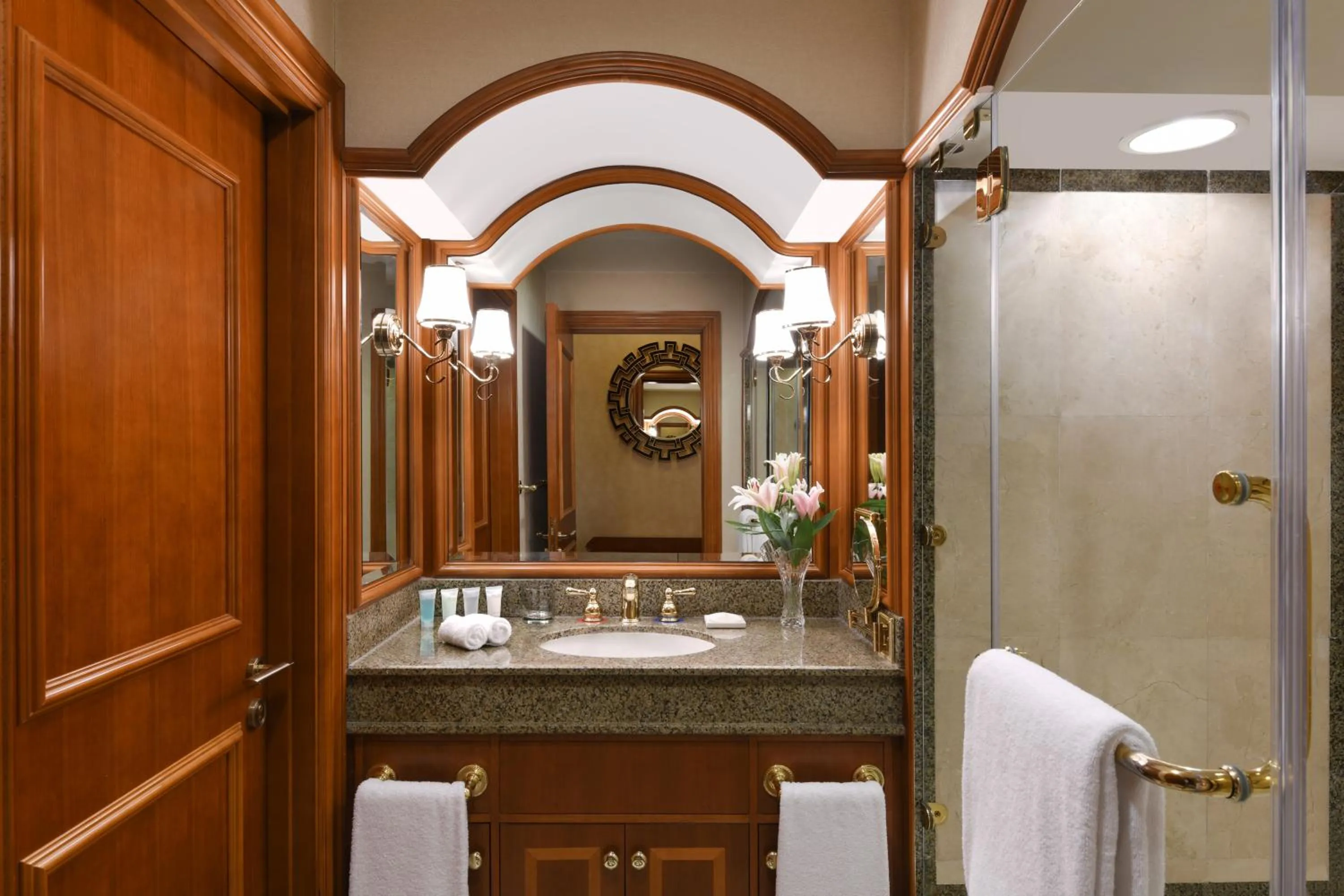 Shower in Al Aziziyah Boutique Hotel By The Torch