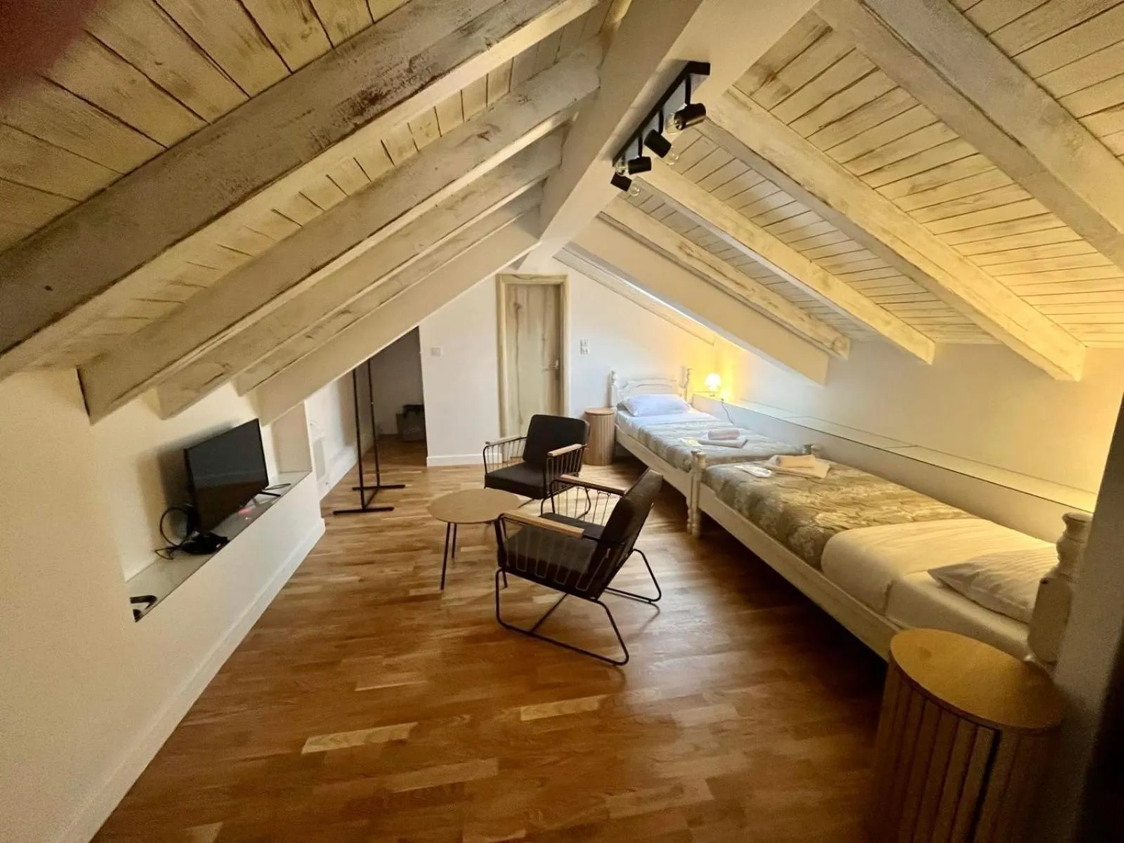 Communal lounge/ TV room, Bed in Apartments & rooms - TIANIS - Self check-in