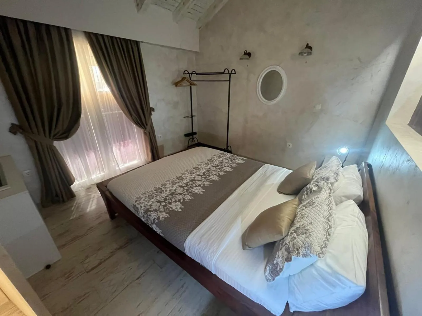 Bed in Apartments & rooms - TIANIS - Self check-in