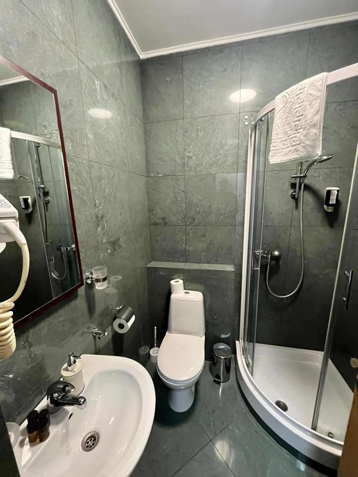 Shower in Apartments & rooms - TIANIS - Self check-in