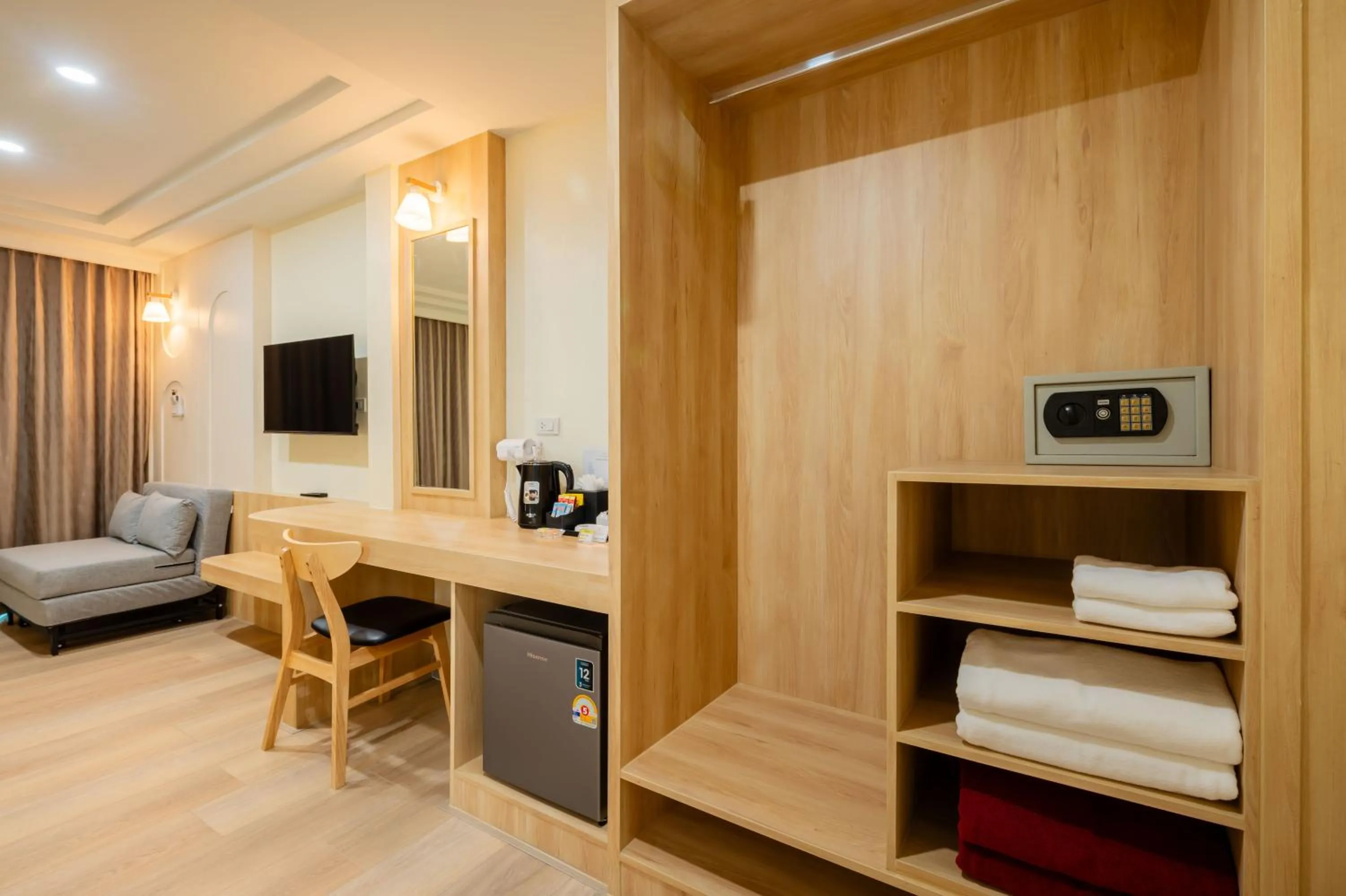 Bed in Phi Phi Anita Resort