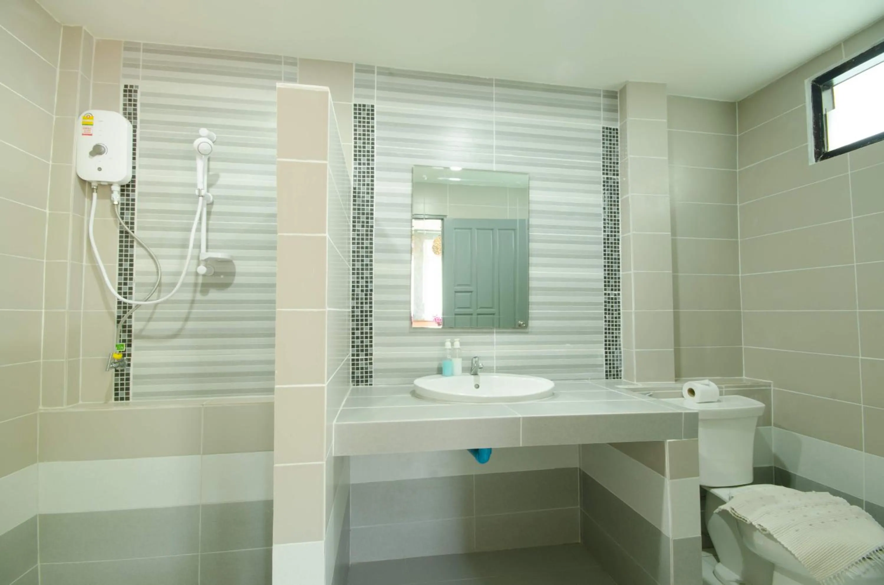 Bathroom in Haadson Resort & Koh Raham