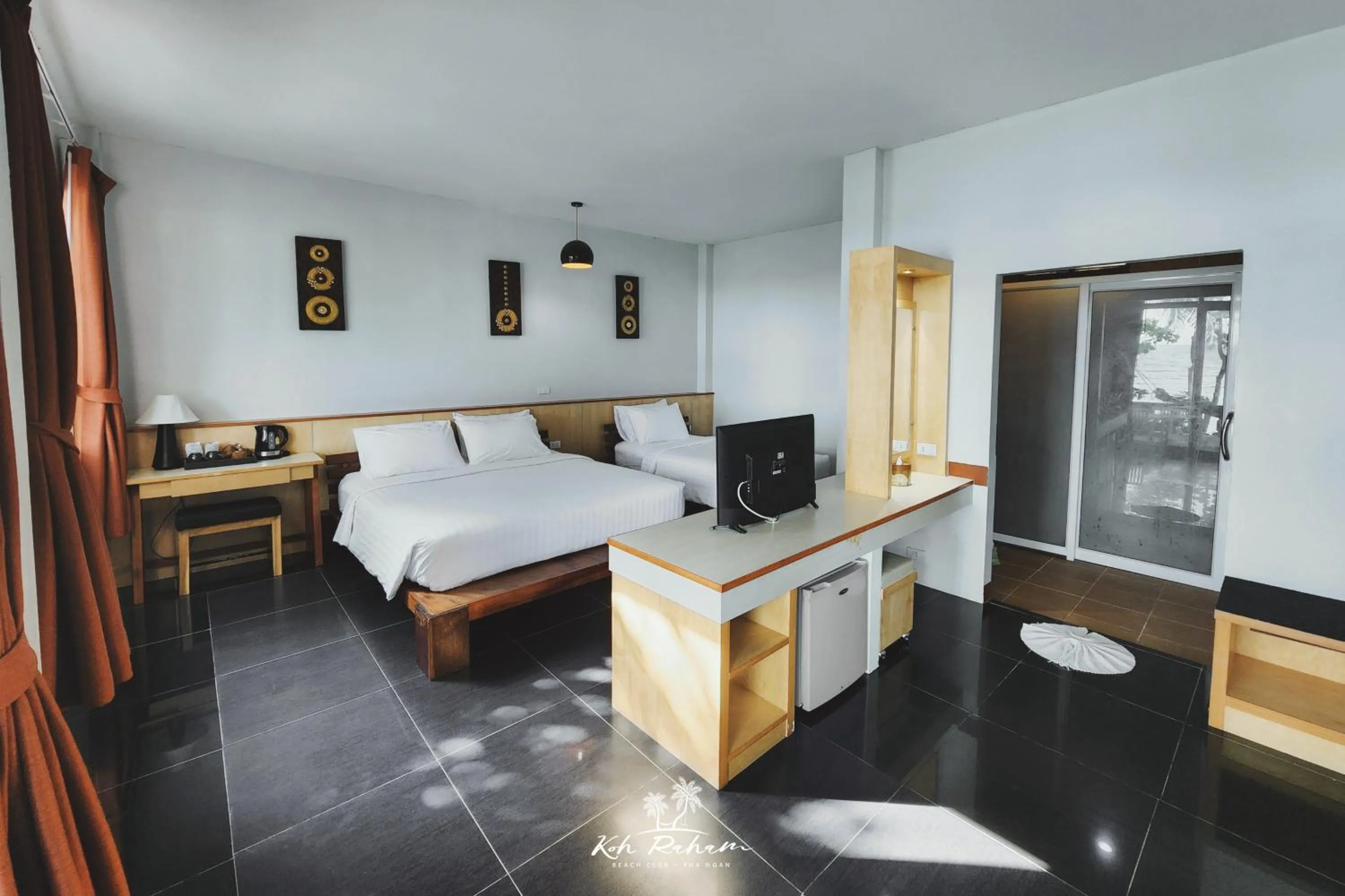 Photo of the whole room, Bed in Haadson Resort & Koh Raham