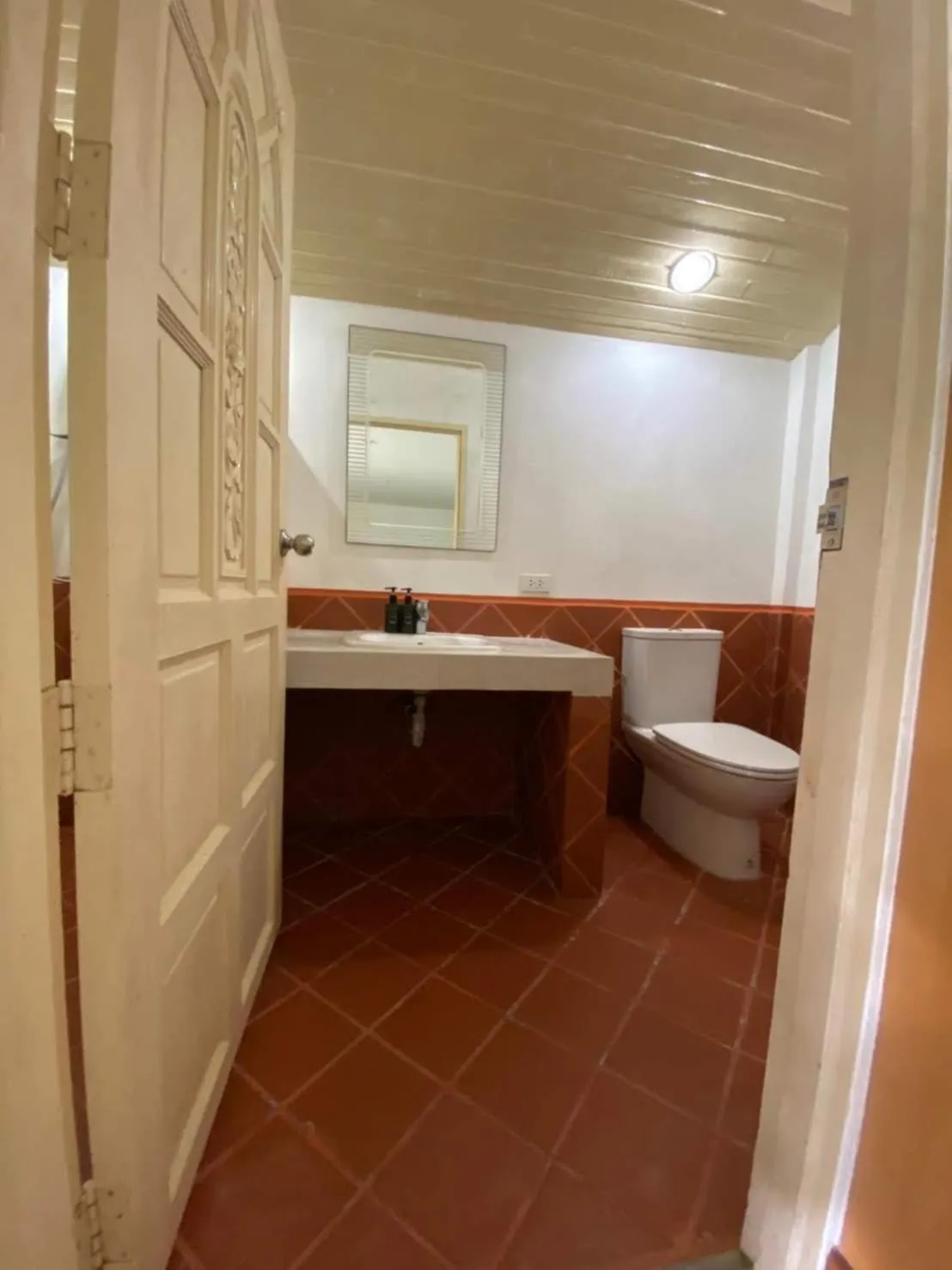 Toilet in Haadson Resort & Koh Raham