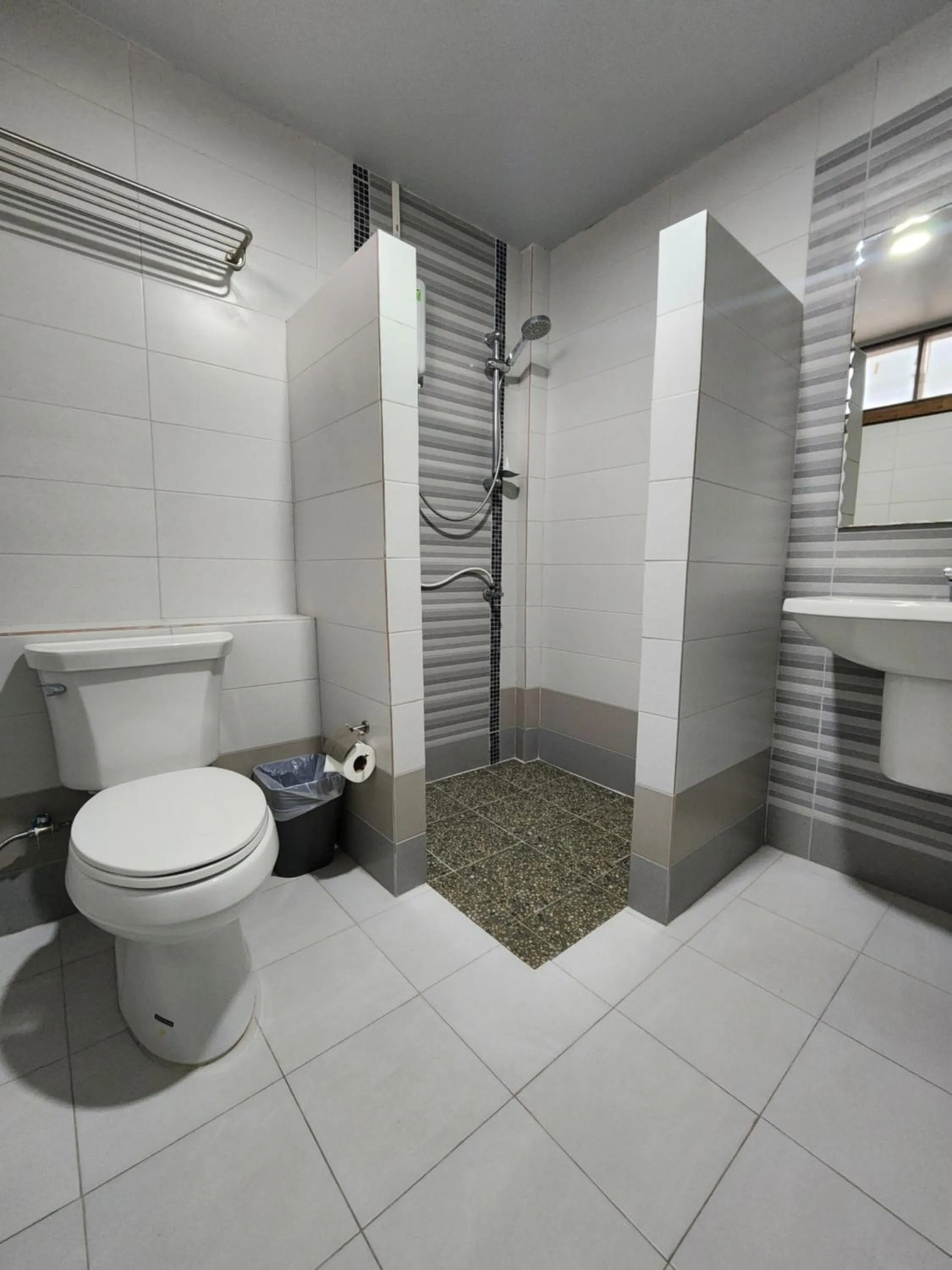 Shower in Haadson Resort & Koh Raham