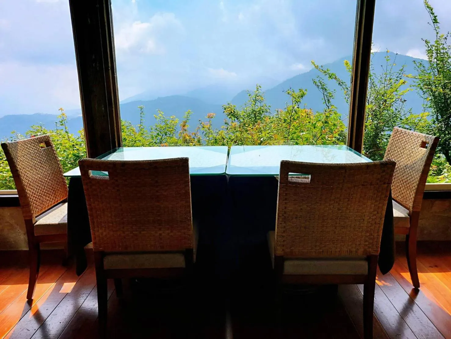 Restaurant/places to eat in Top Cloud Villa