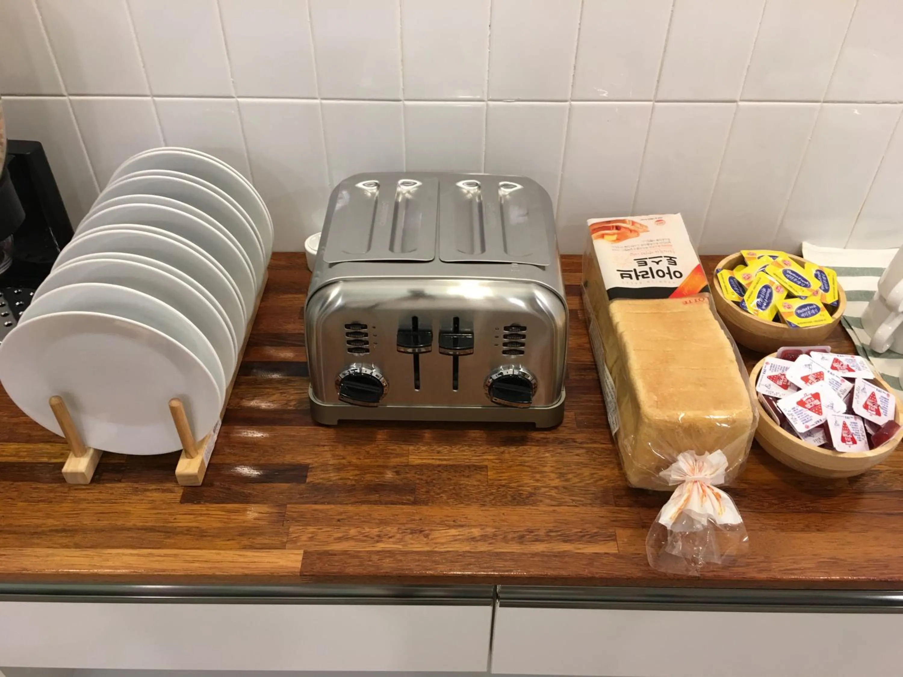 Continental breakfast in Hwadam Inn