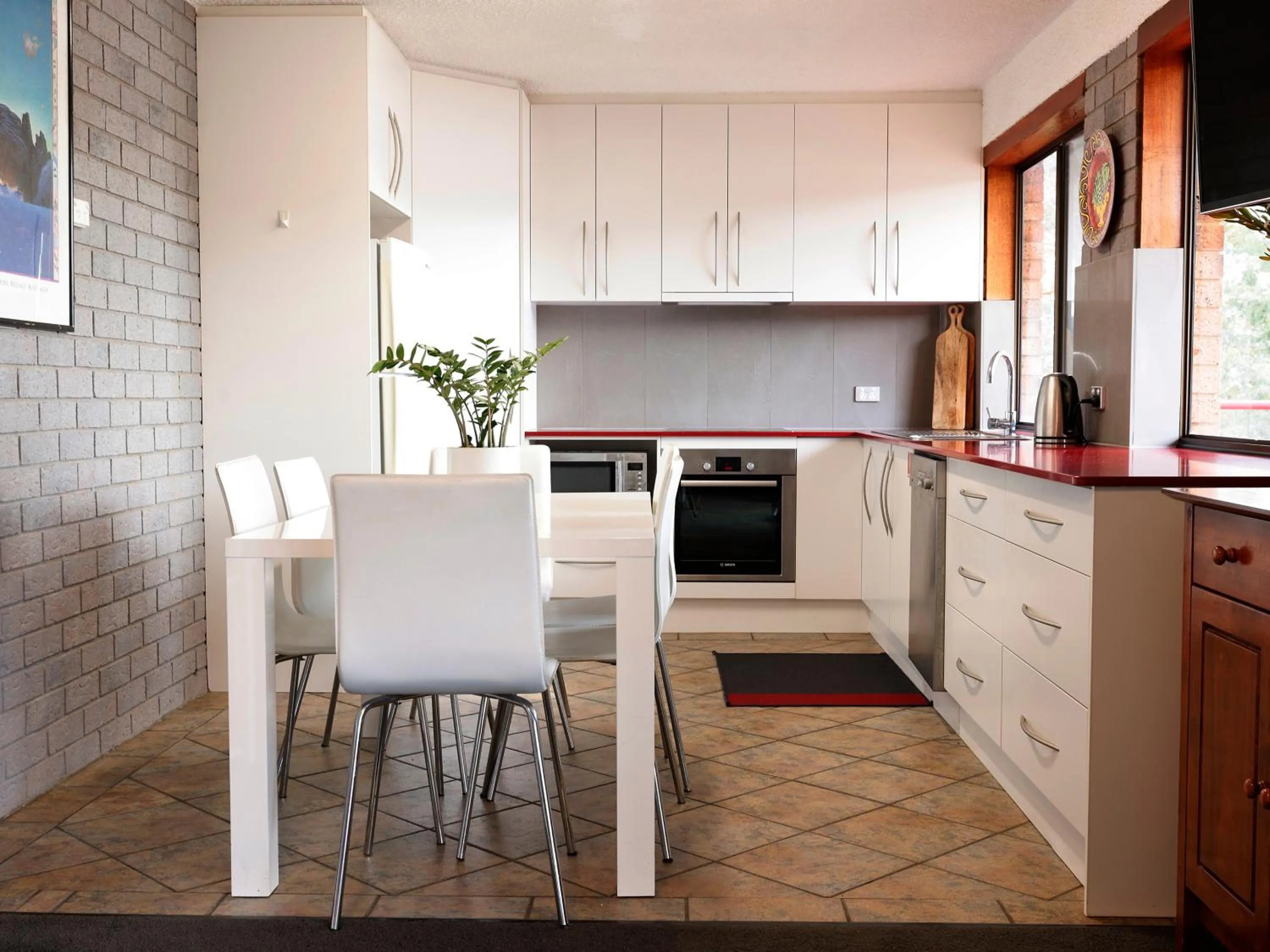 Kitchen or kitchenette in Pontis Lodge Waterfront Apartment