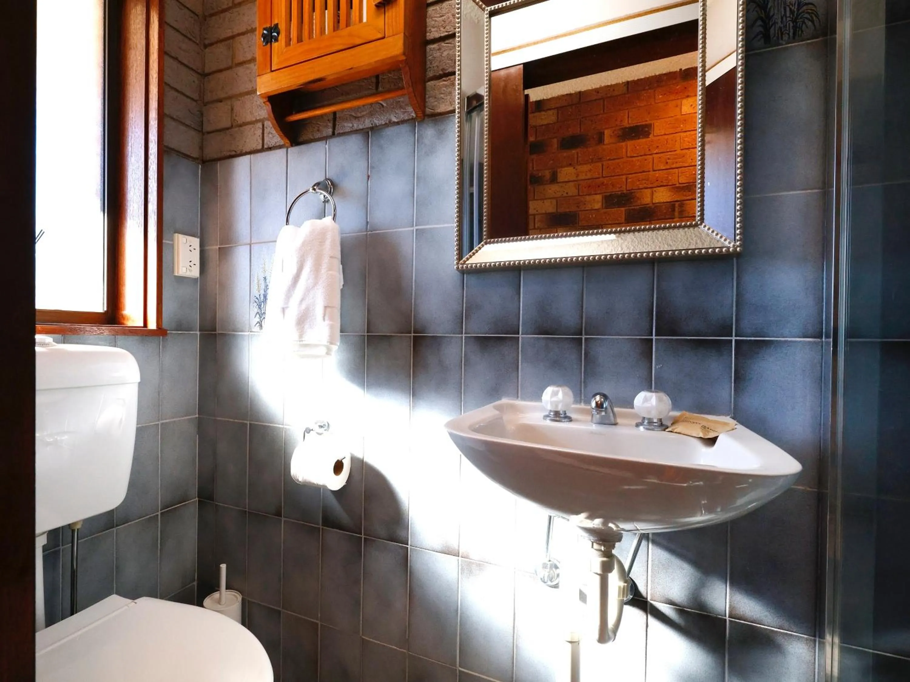 Bathroom in Pontis Lodge Waterfront Apartment