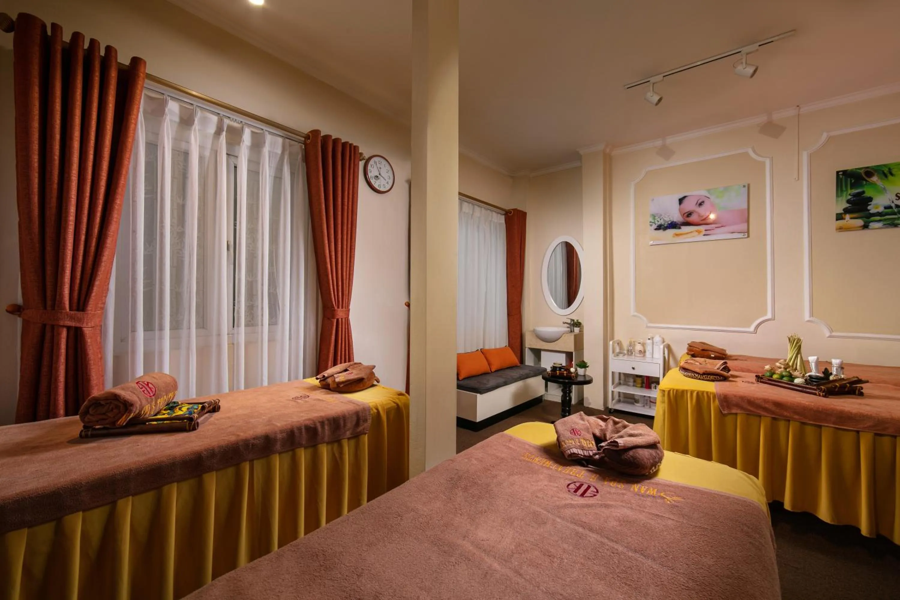 Massage, Bed in Hanoi Center Silk Premium Hotel & Spa & Travel
