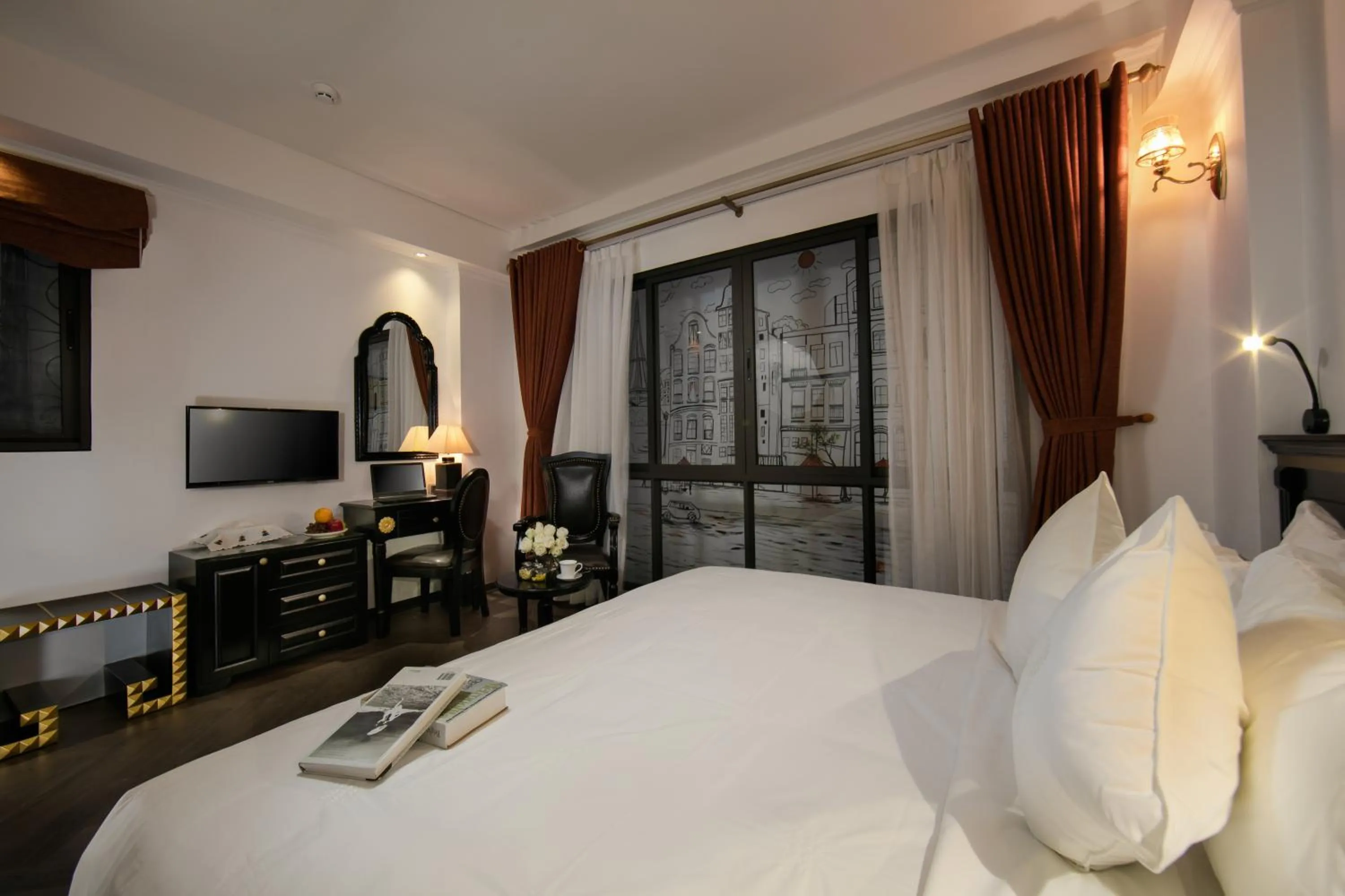 Photo of the whole room, Bed in Hanoi Center Silk Premium Hotel & Spa & Travel