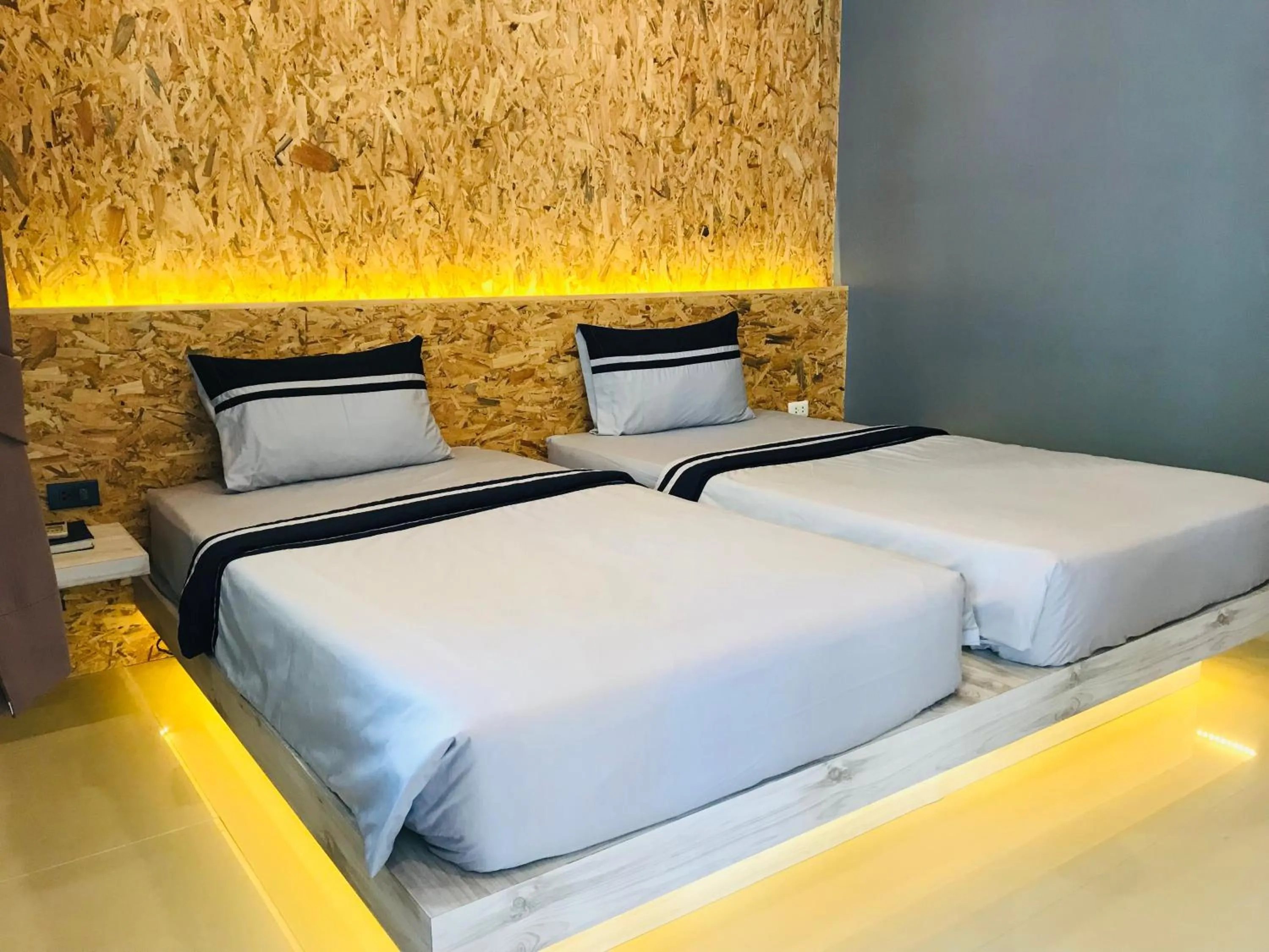 Bed in See Through Resort Haad Yao