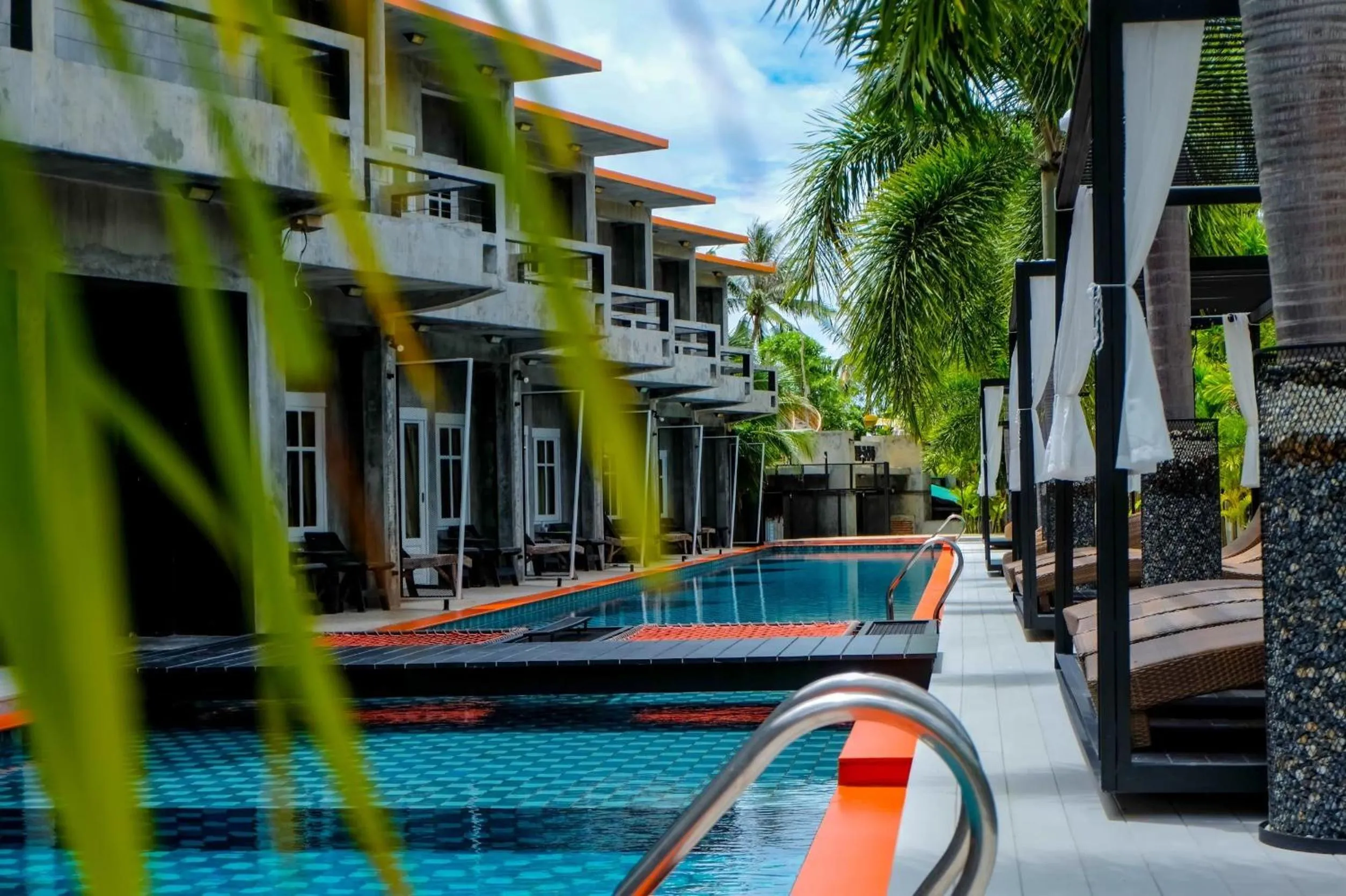 Swimming pool in See Through Resort Haad Yao