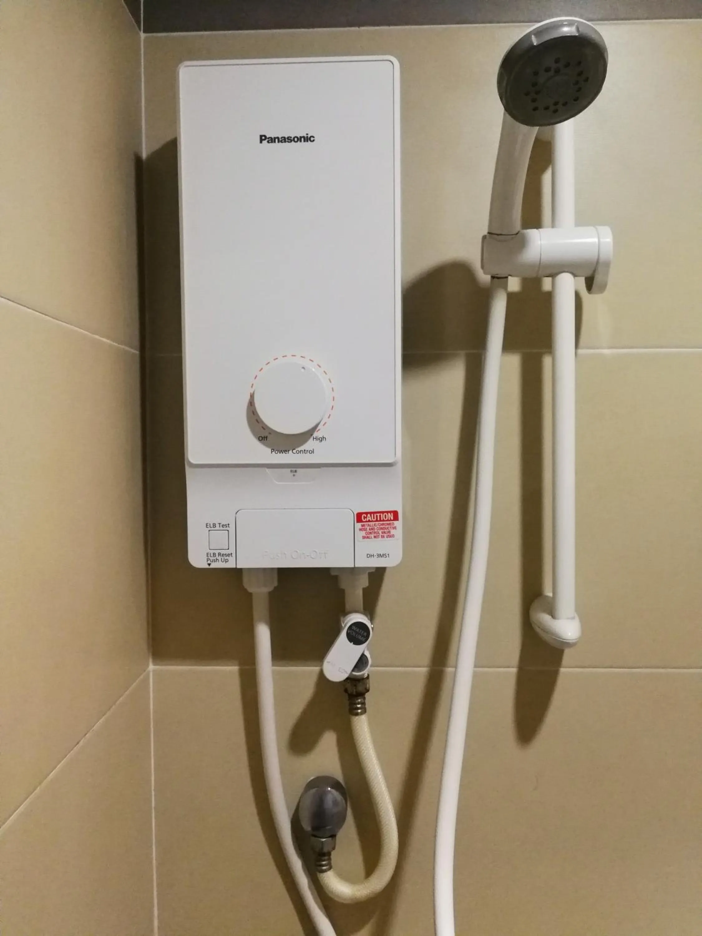 Shower in Aurora Hotel