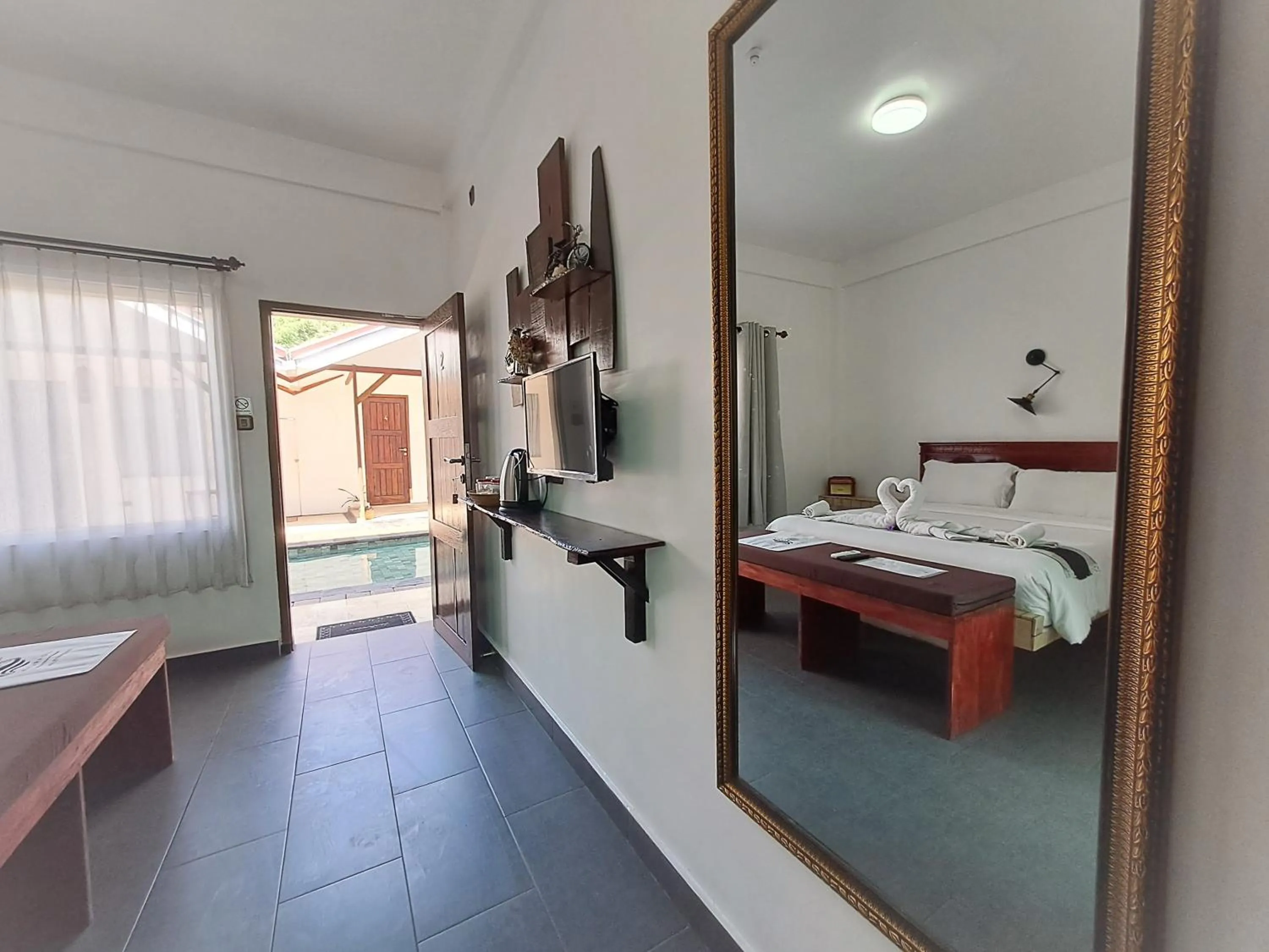 TV and multimedia, Bed in Katara Gili, Boutique Rooms and Bungalows