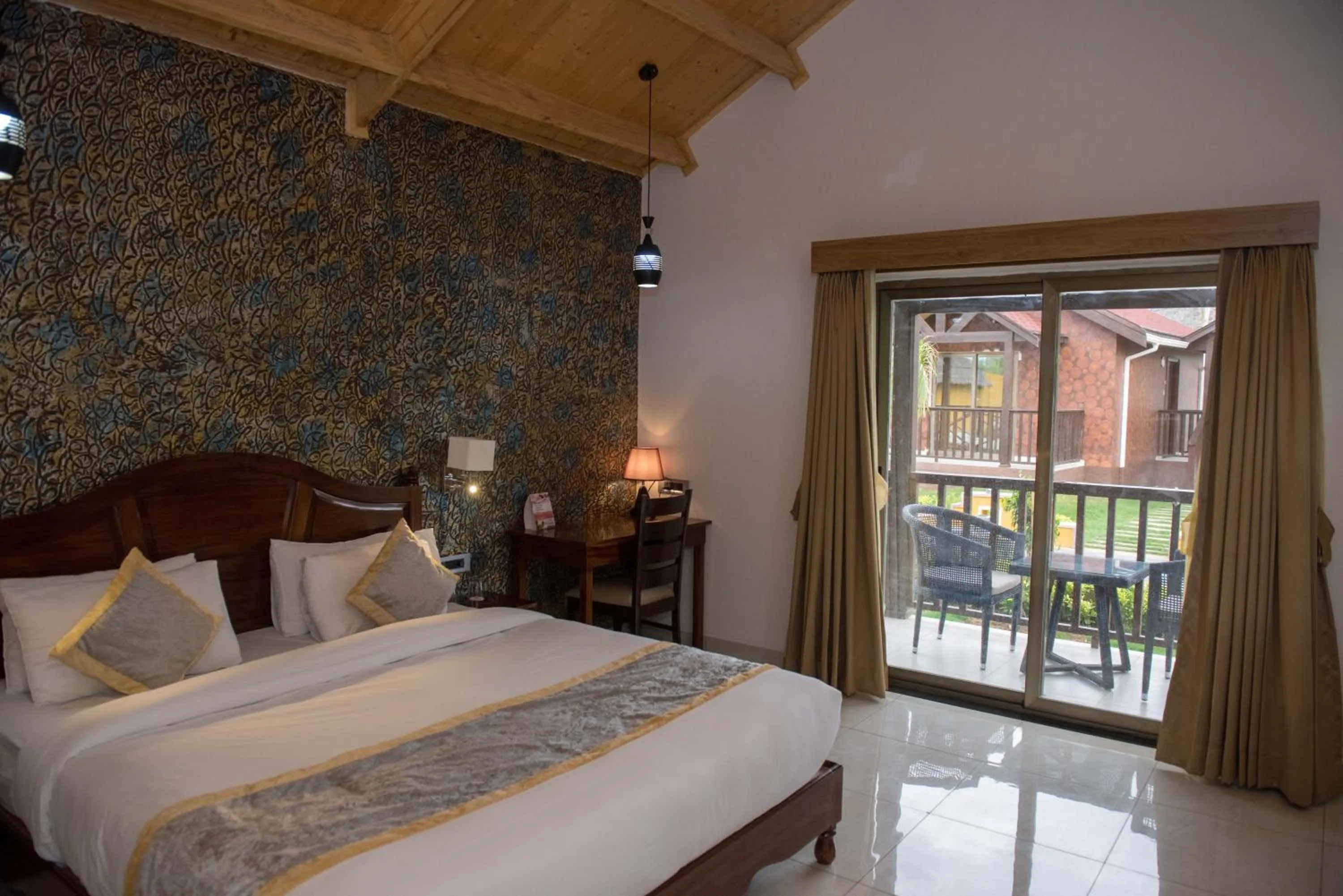 Garden, Bed in Sun Hotel and Resort, Mount Abu