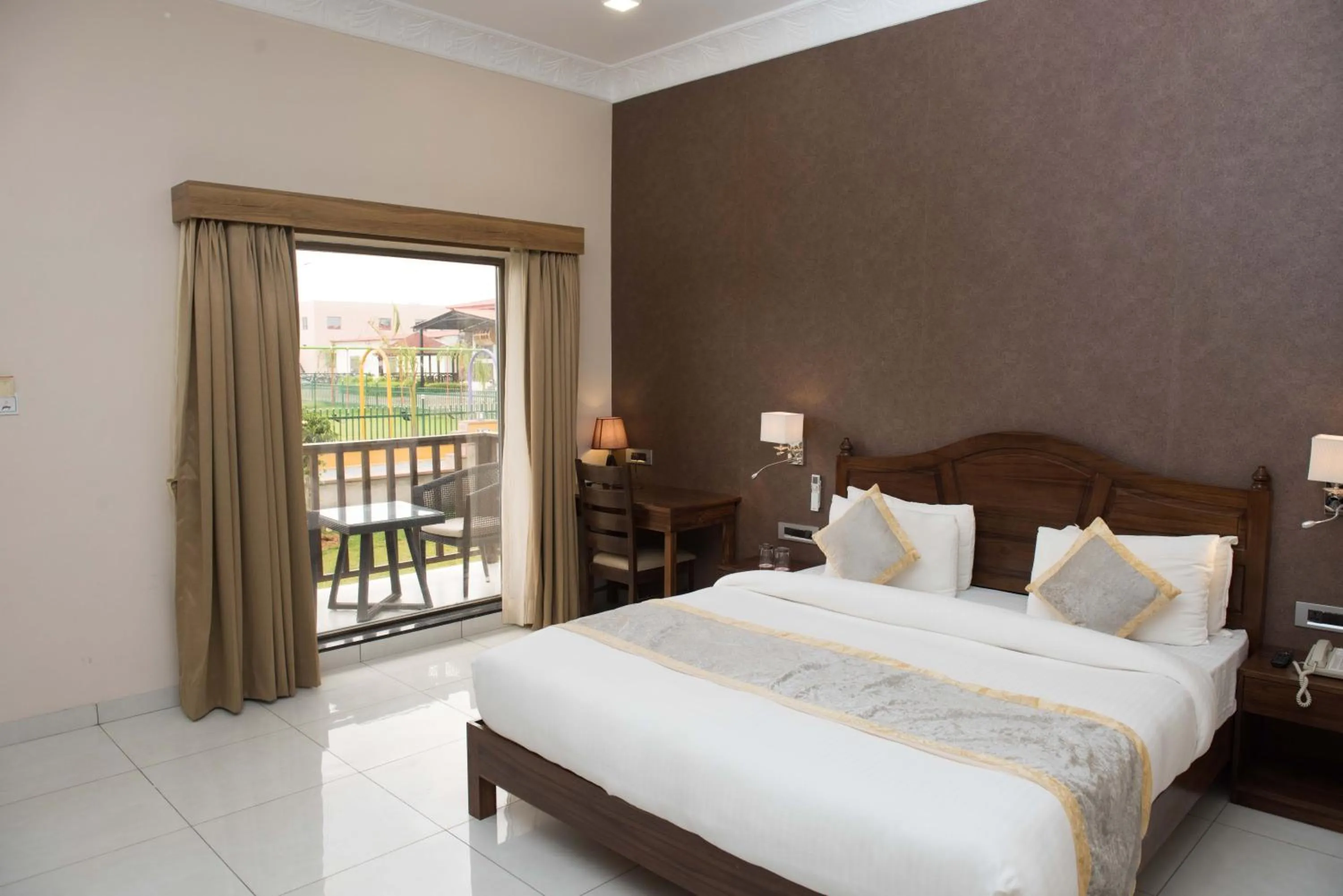 Garden view, Bed in Sun Hotel and Resort, Mount Abu