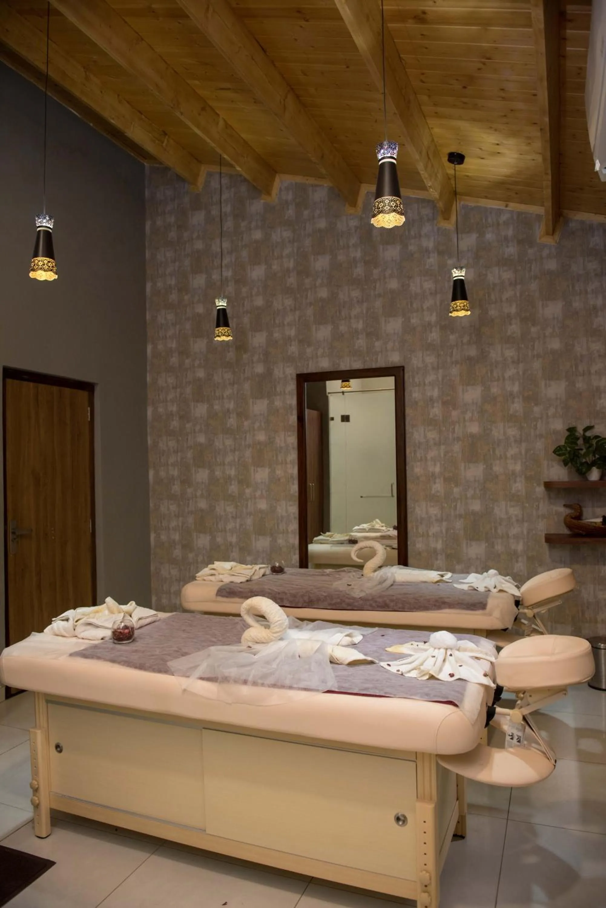 Spa and wellness centre/facilities in Sun Hotel and Resort, Mount Abu