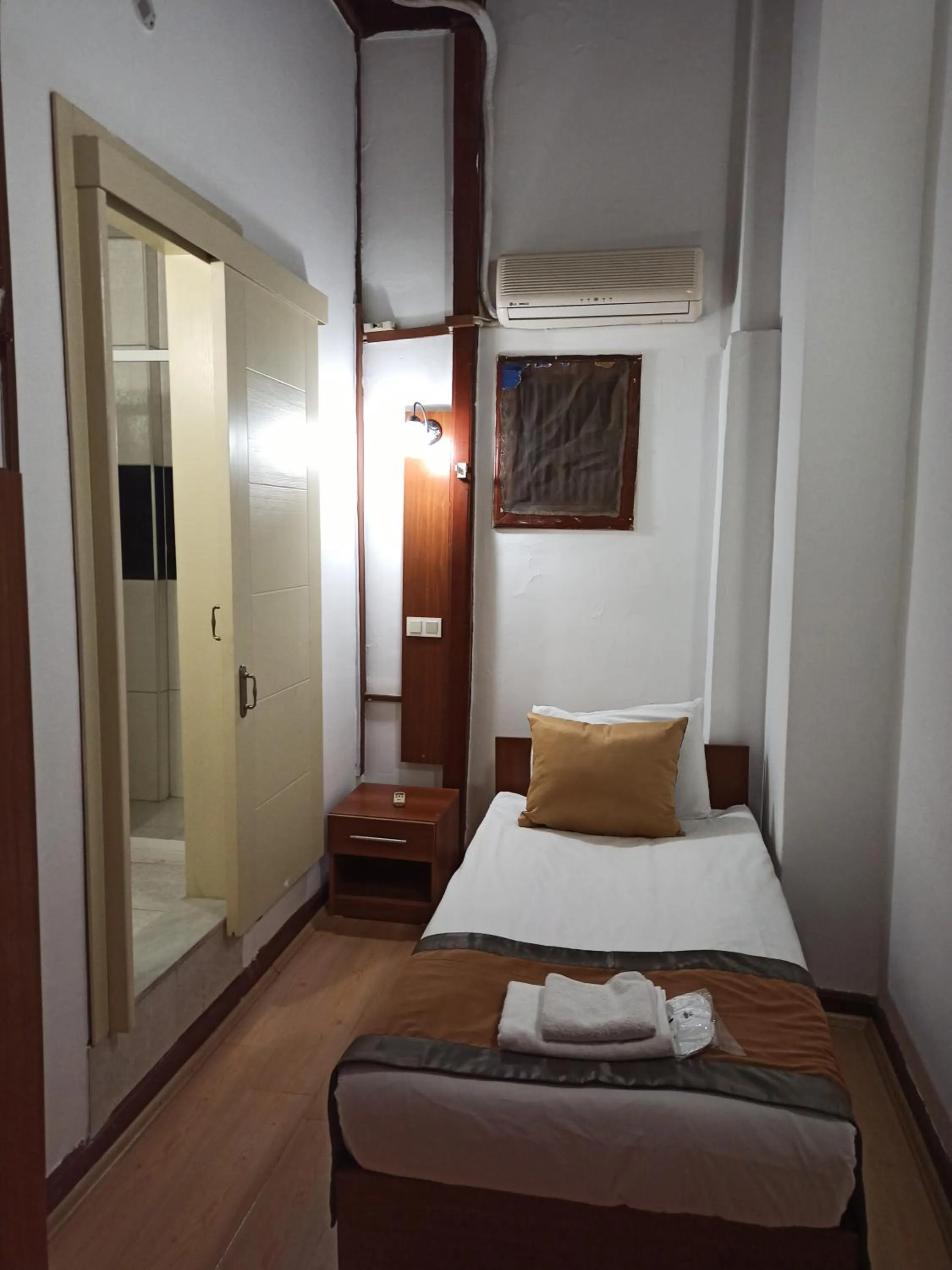 Photo of the whole room, Bed in Konak Hotel Kaleiçi