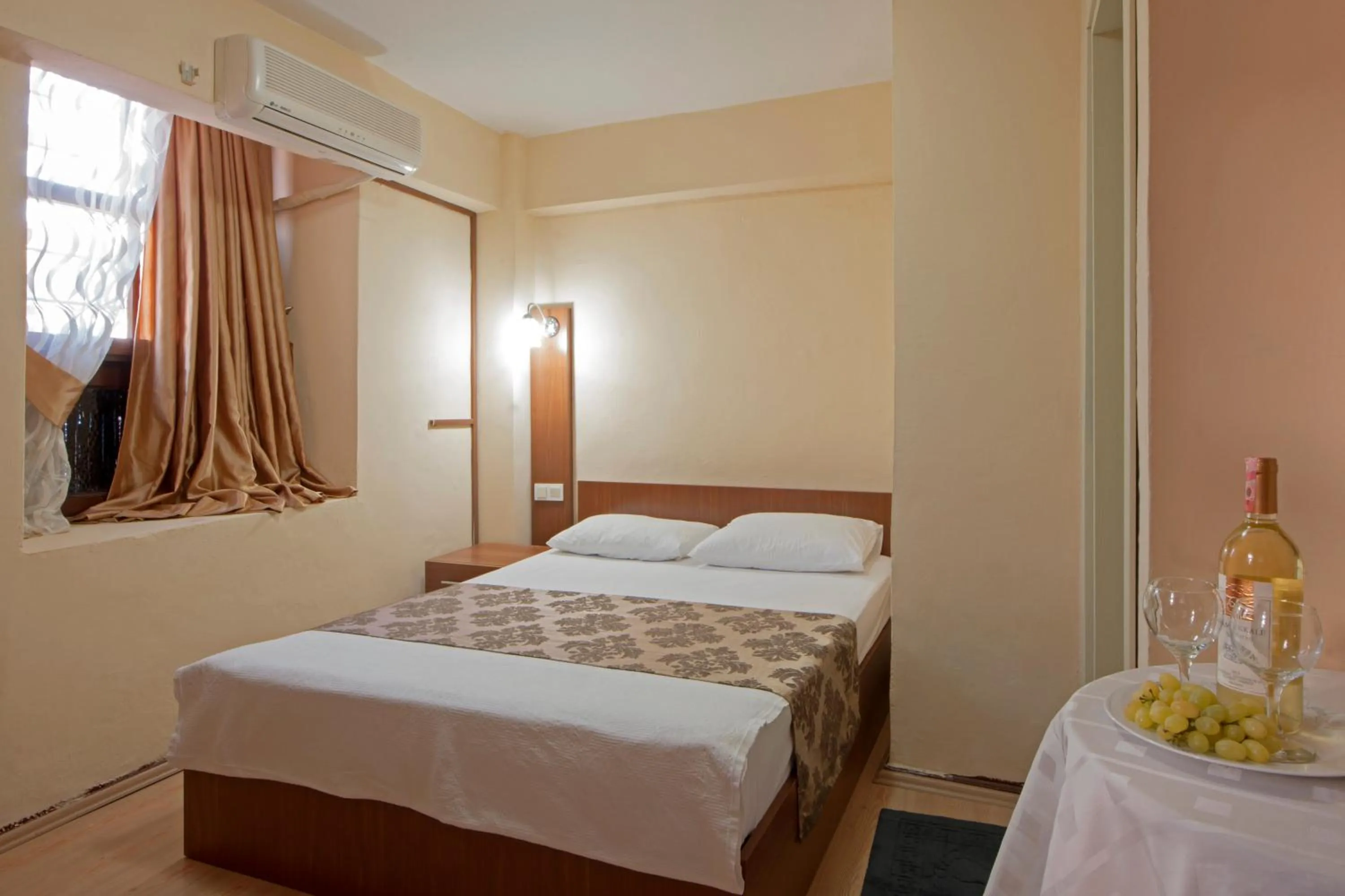 Photo of the whole room, Bed in Konak Hotel Kaleiçi
