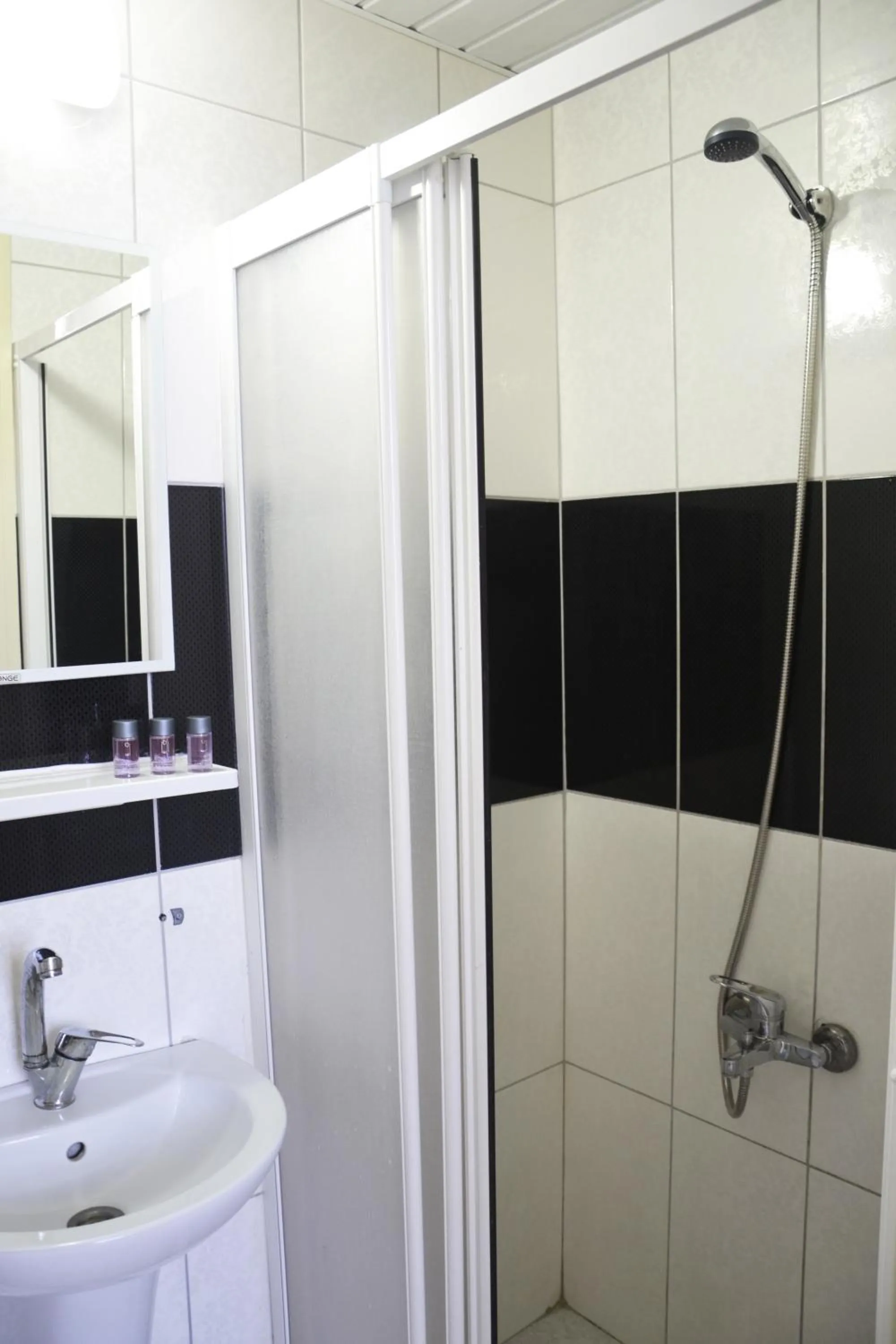 Shower in Konak Hotel Kaleiçi