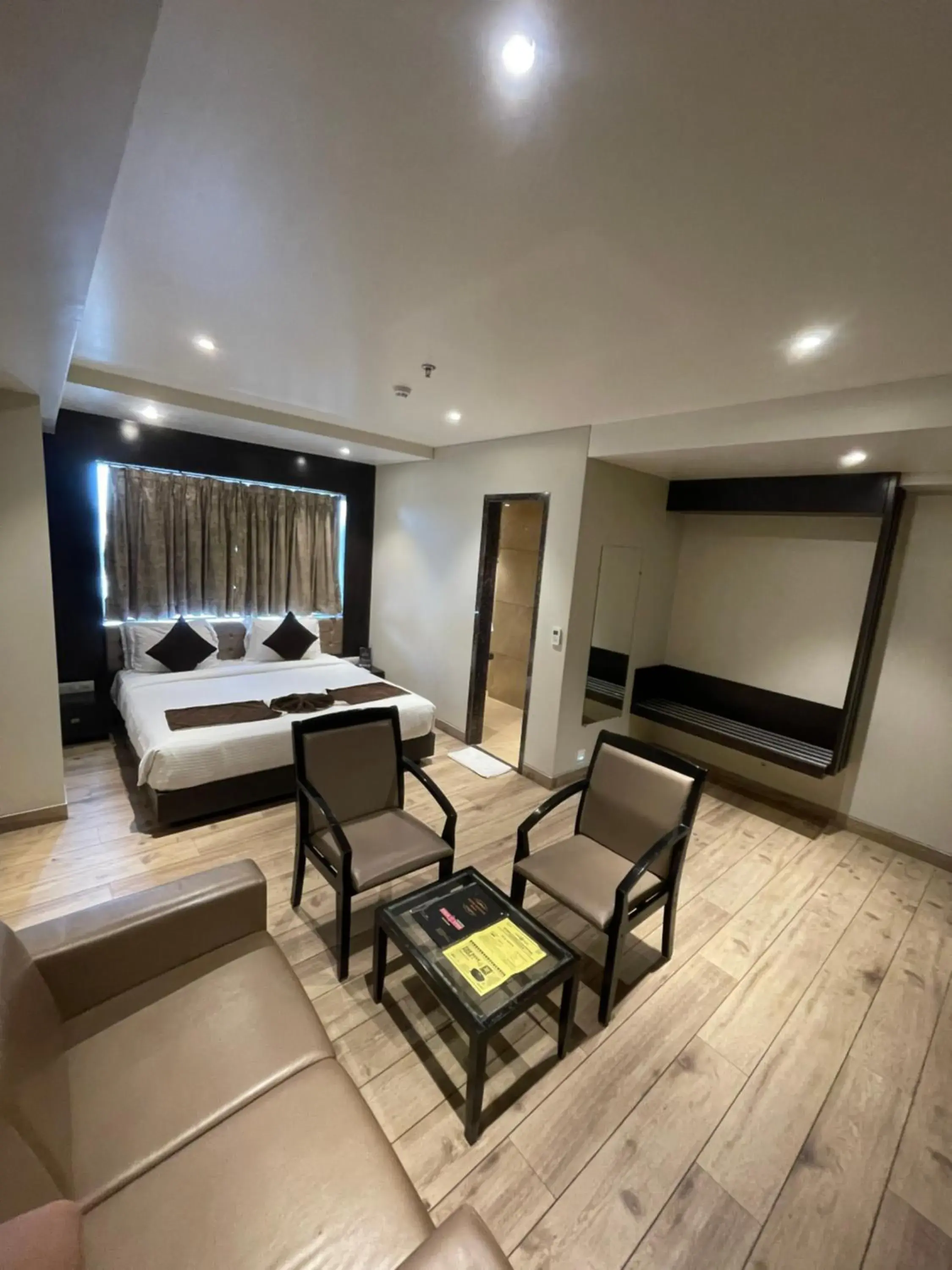 Deluxe King Room - single occupancy in Hotel Virgo Sumeru Deluxe King Room - single occupancy in Hotel Virgo Sumeru