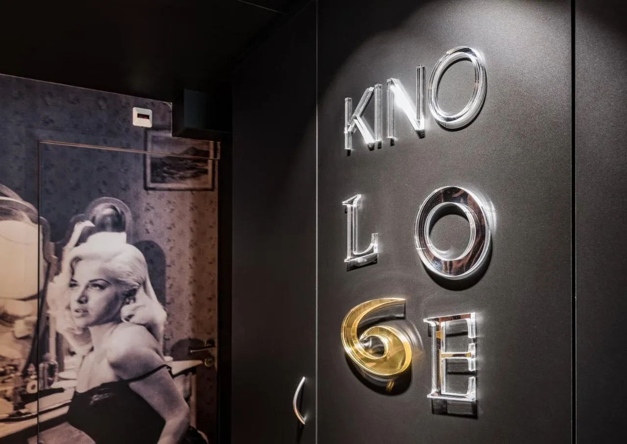 Logo/Certificate/Sign in Hotel Loge