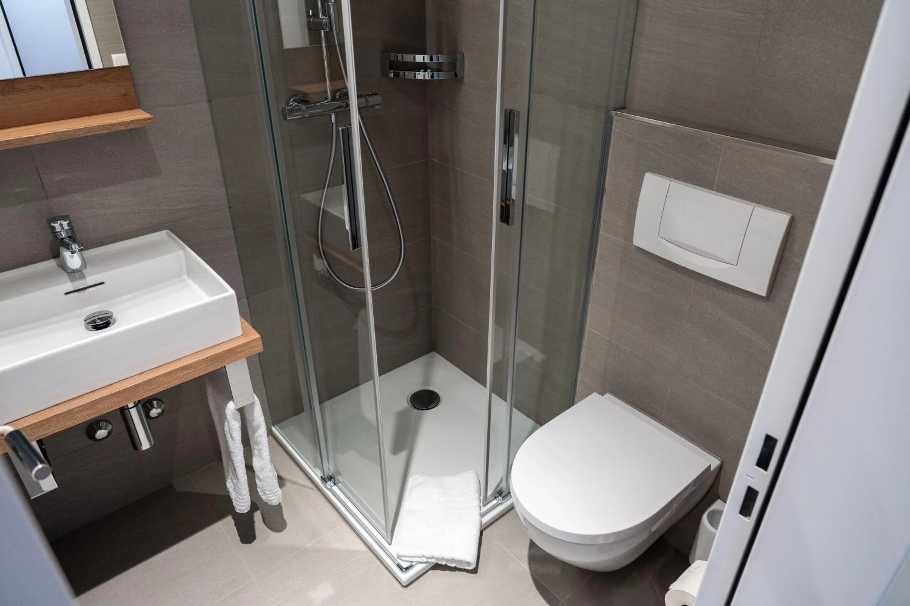 Shower in Hotel Loge