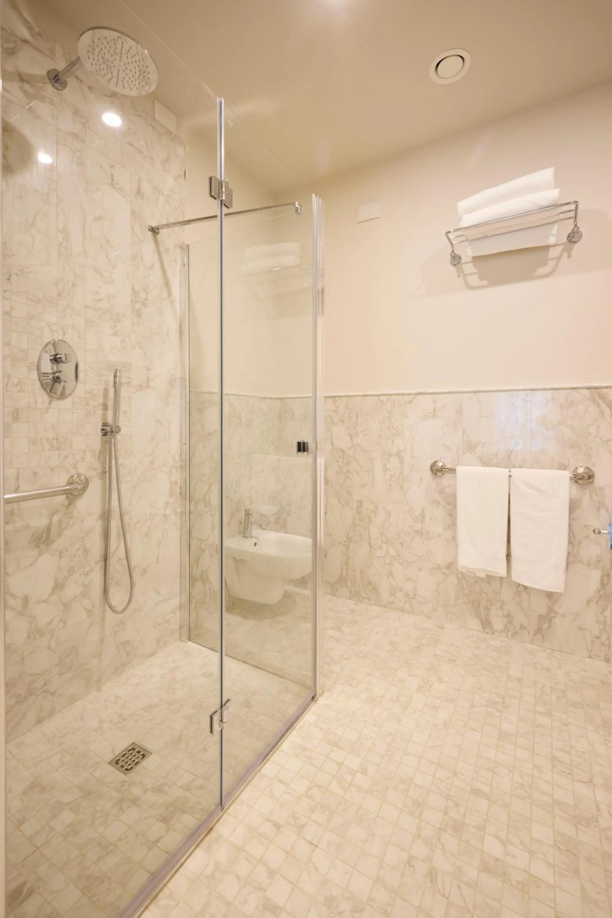 Shower in Hotel Art Atelier - Place of Charme